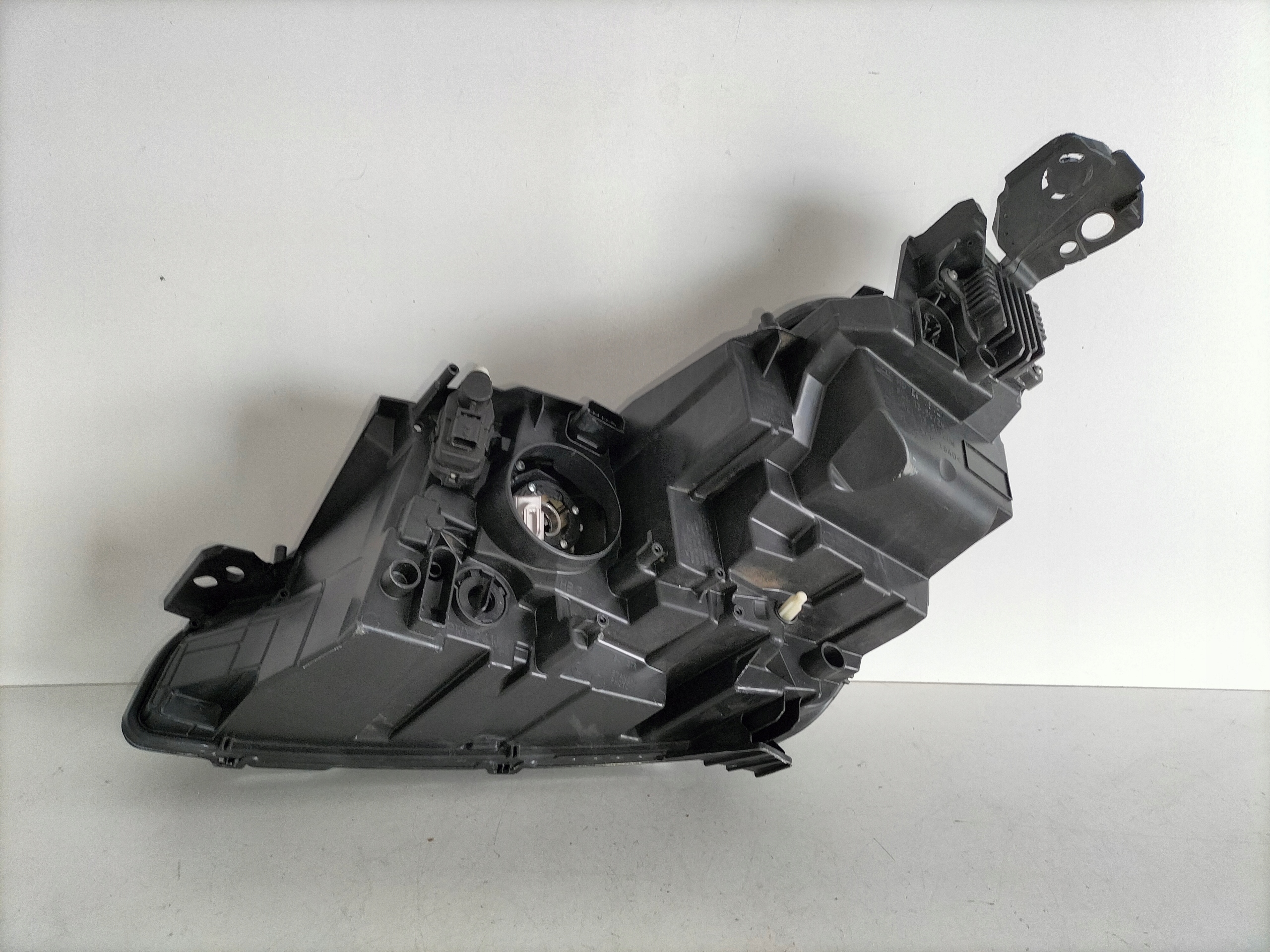 PRAVE PREDNE SVETLO PEUGEOT 3008 5008 II 16-