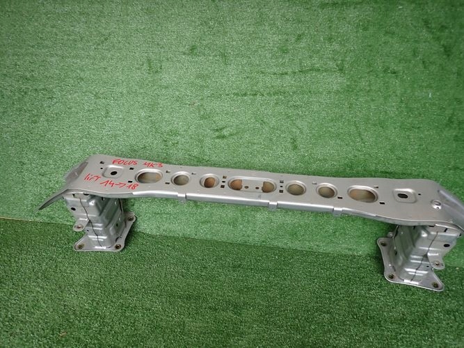 FORD FOCUS MK3 III LIFT 14- VYSTUHA PREDNEHO NARAZNIKA AM51