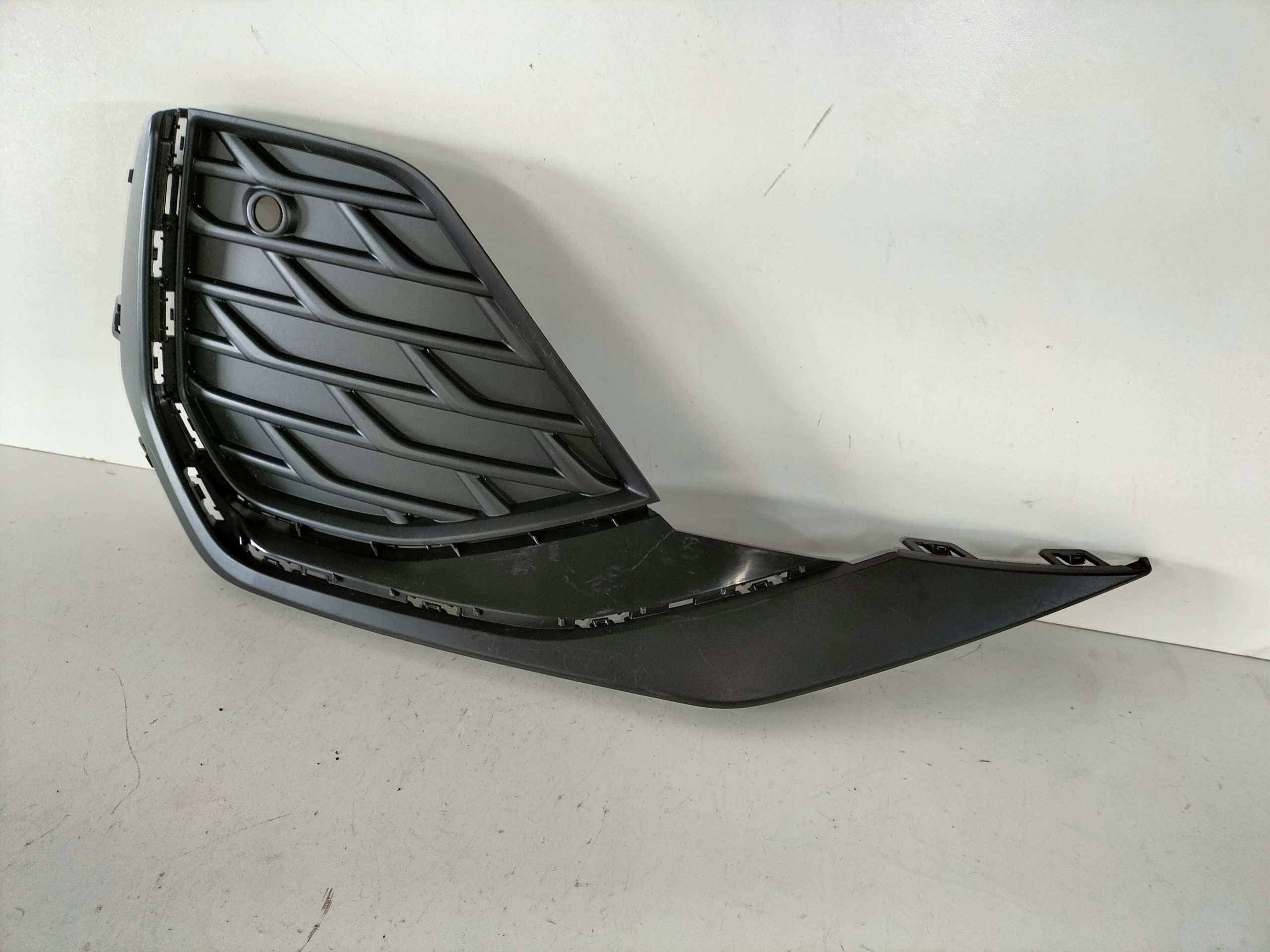 PRAVA LISTA MRIEZKA AUDI A3 8Y LIFT 22- S-LINE