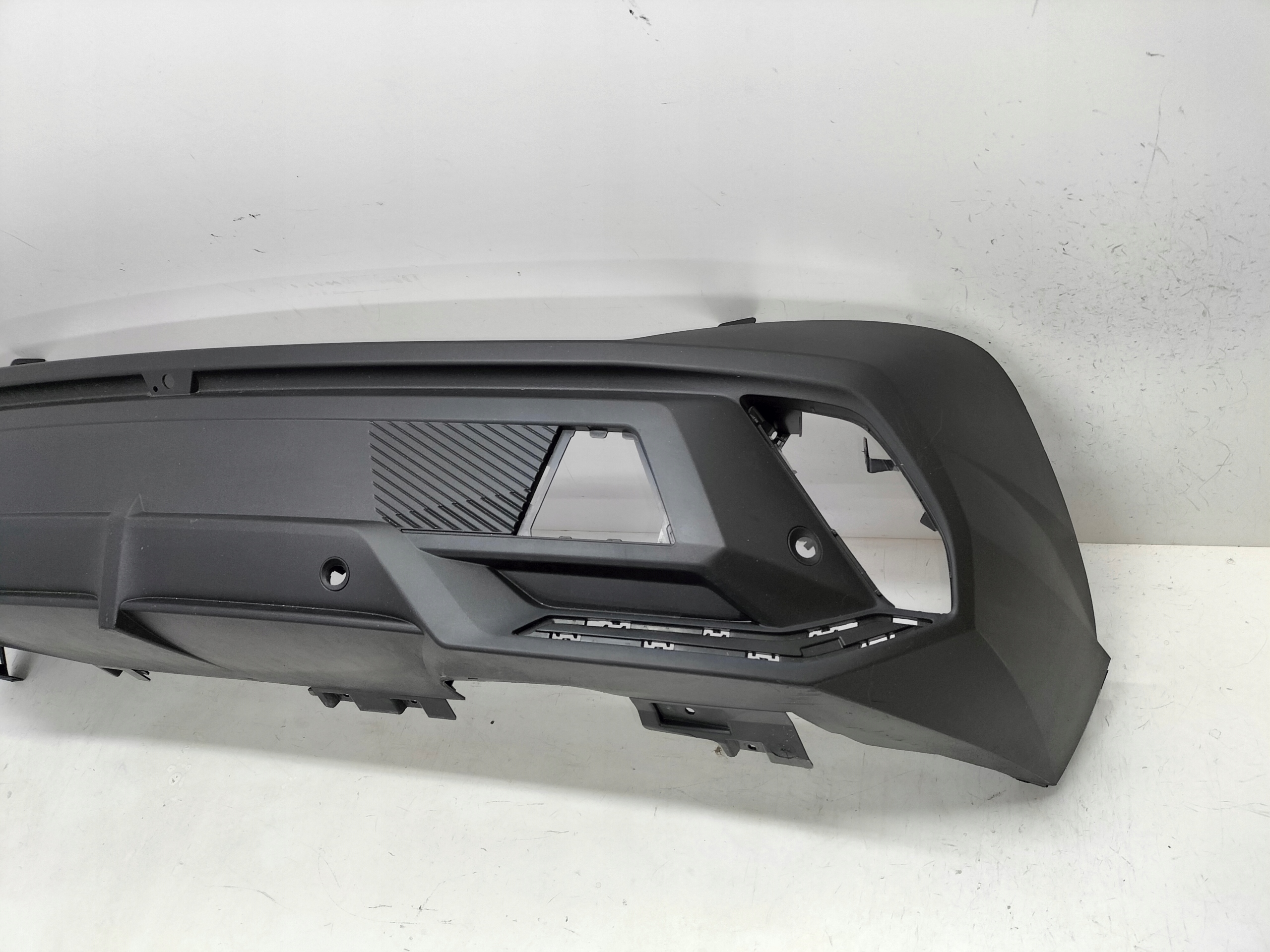 ZADNÝ NÁRAZNÍK PEUGEOT 408 II 22-