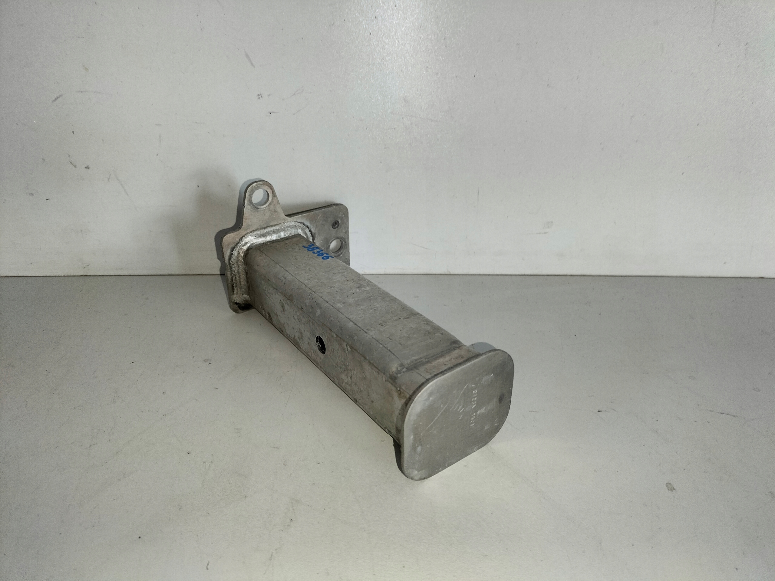 ABSORBER NARAZU sztyc DRZIAK NOSNÍK NARAZNIK PREDNÝ PRAVA PEUGEOT 2008 II 19-