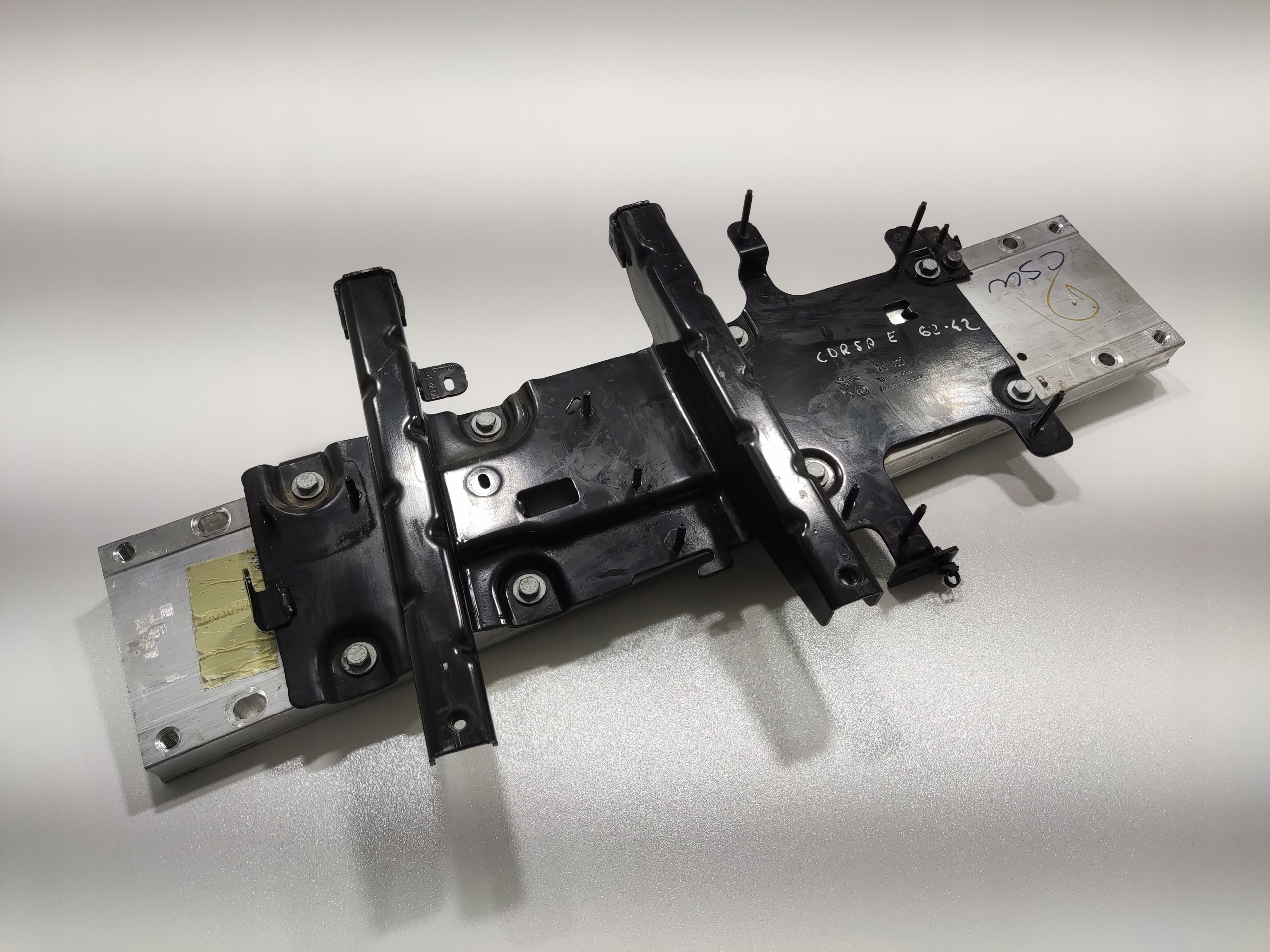 DRZIAK AUTOBATERIE OPEL E-CORSA F 9834471180 2019-2024