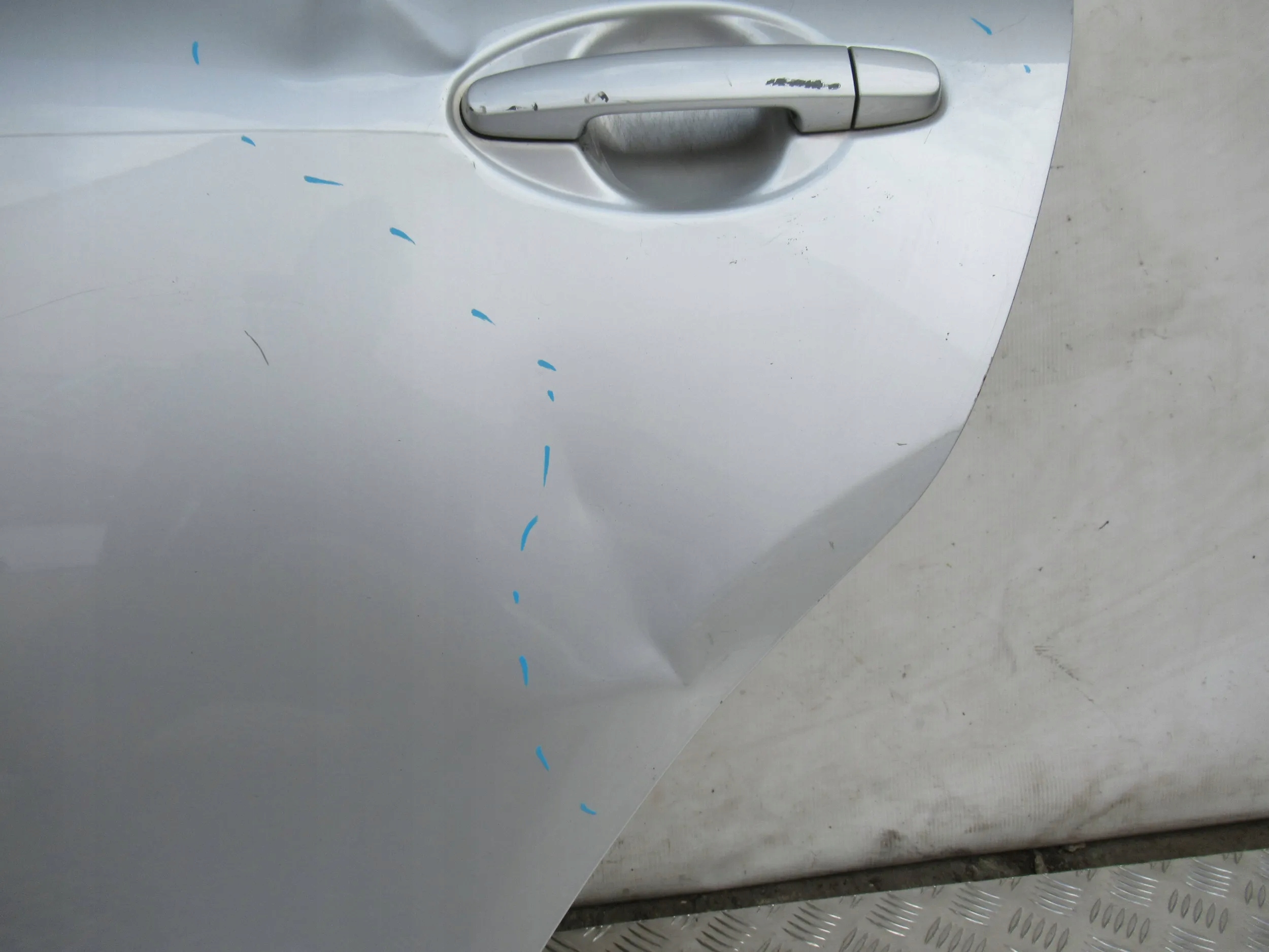 LAVE ZADNE DVERE TOYOTA AURIS I