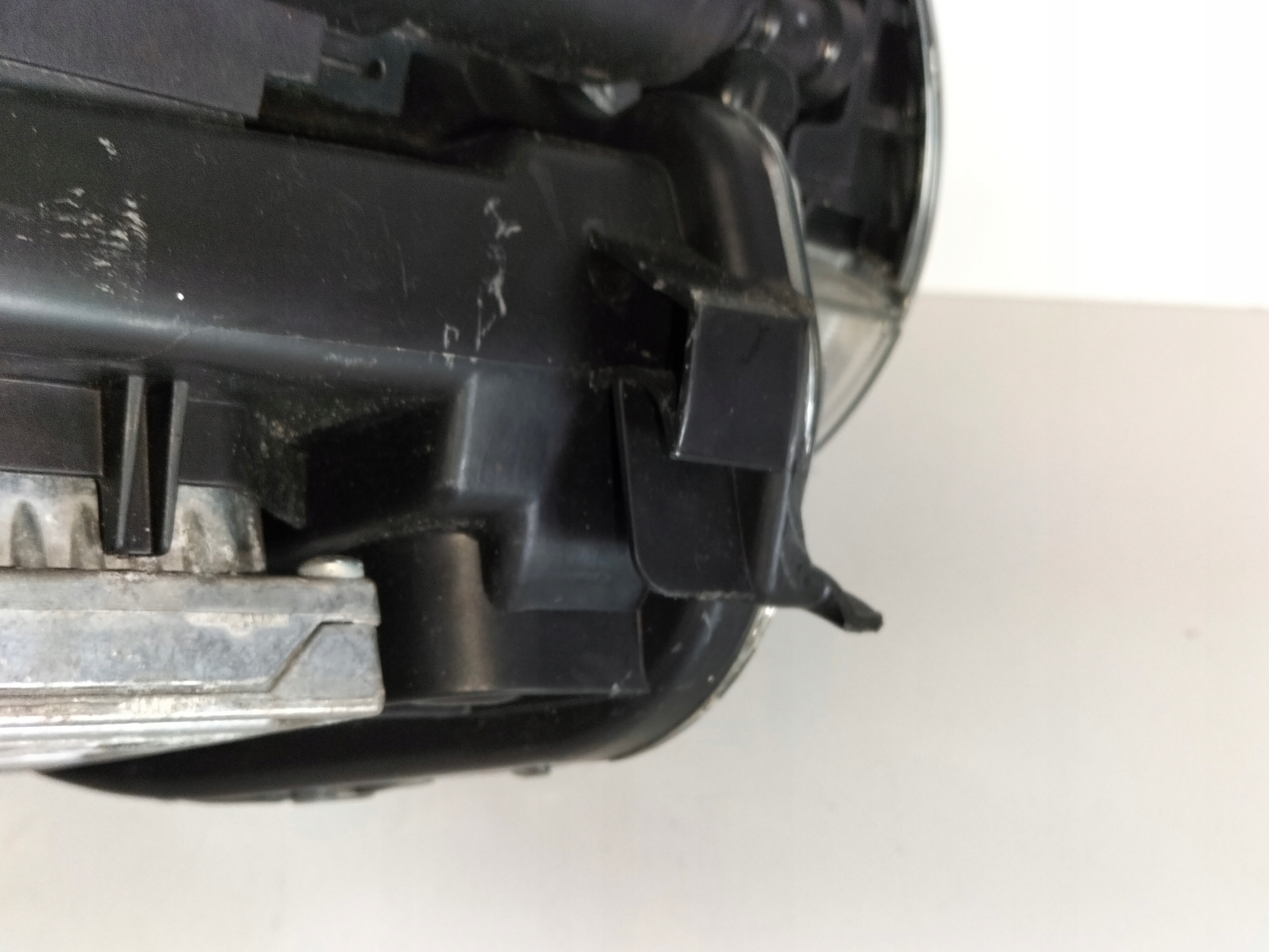 LAVE PREDNE SVETLO FIAT 500 07-15 XENON