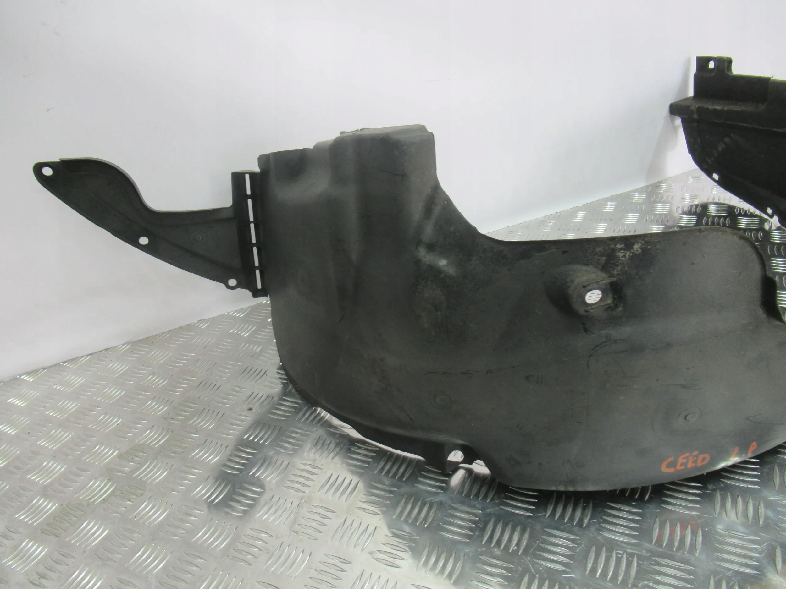 ĽAVÝ PODBLATNÍK KIA CEED I 06-