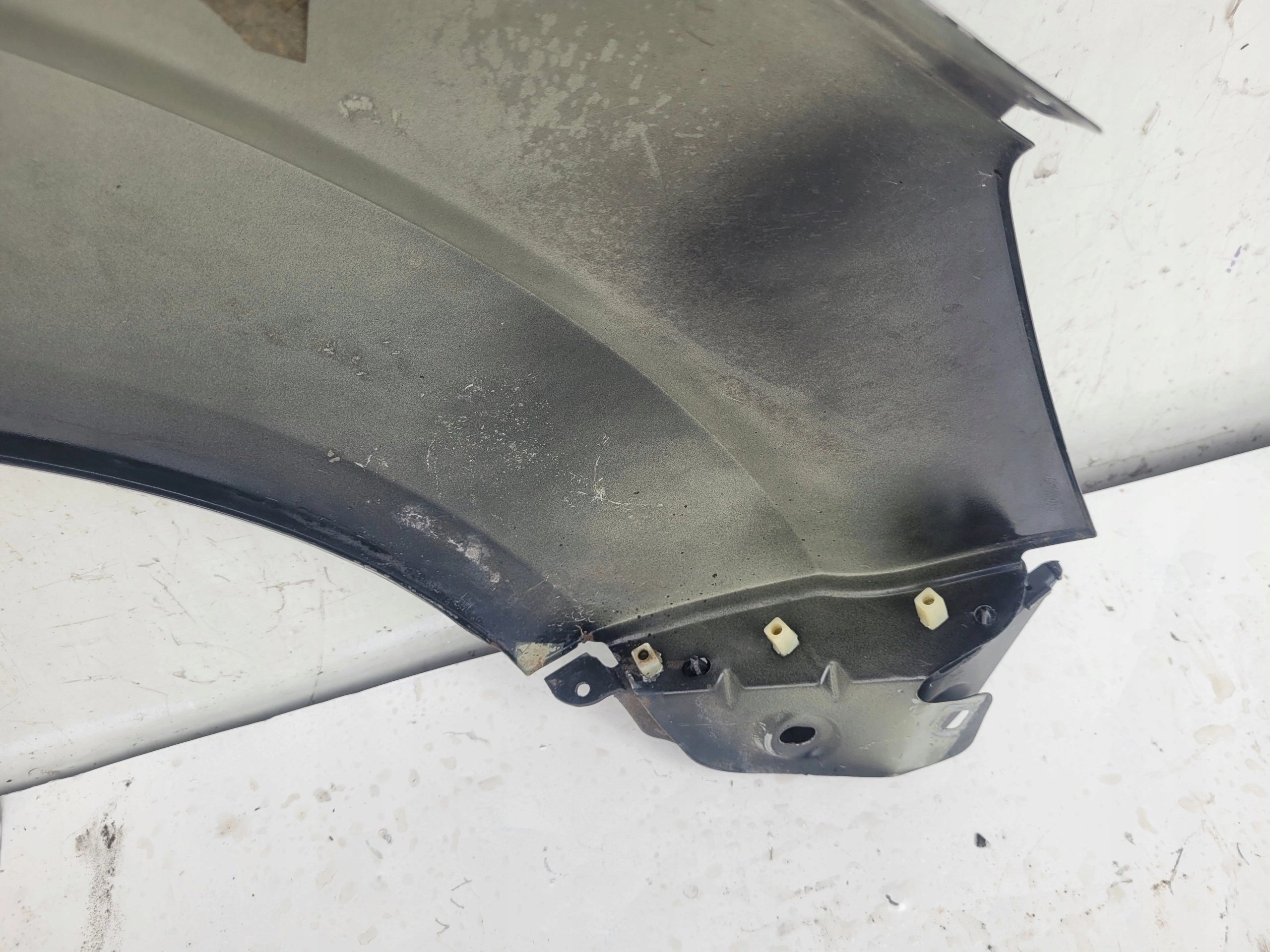 FORD C MAX MK2 ĽAVÝ PREDNÝ BLATNÍK