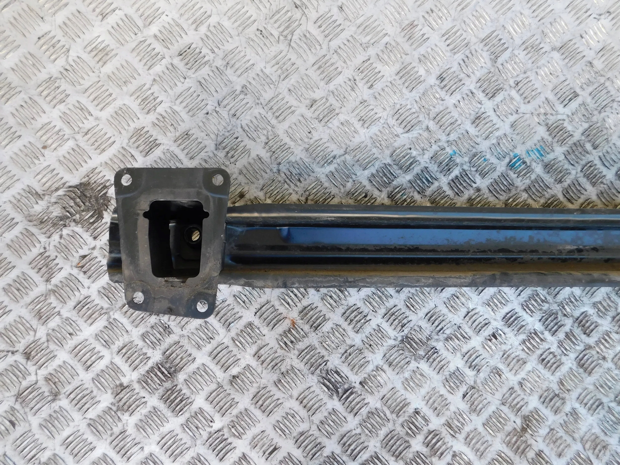 VÝSTUHA ZADNÉHO NÁRAZNÍKA VW PASSAT B7 KOMBI