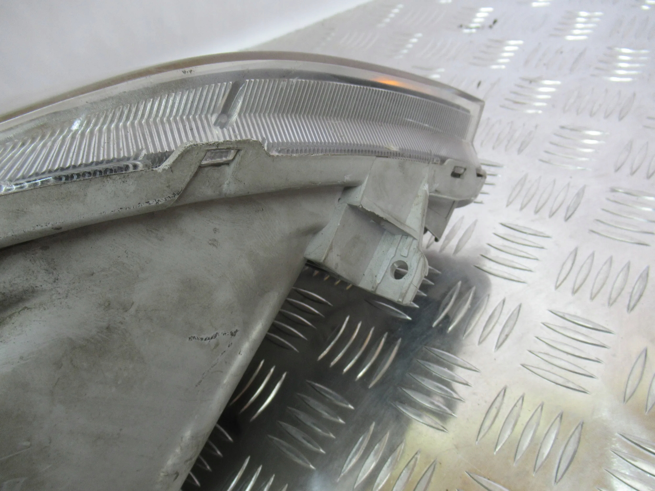 LAVE PREDNE SVETLO CHEVROLET AVEO