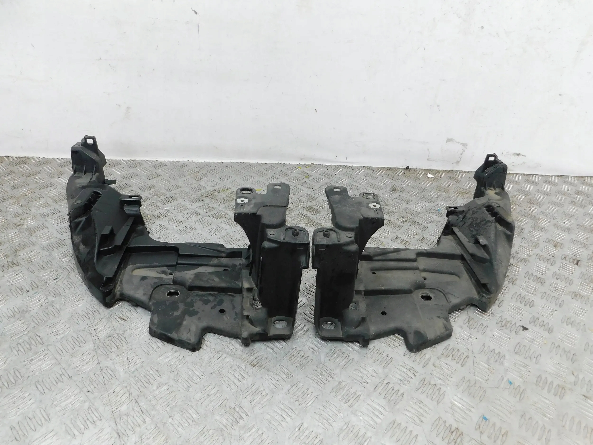 DRZIAK LAMPY OKULAR LAVA SVETLOA RENAULT MEGANE III 08-