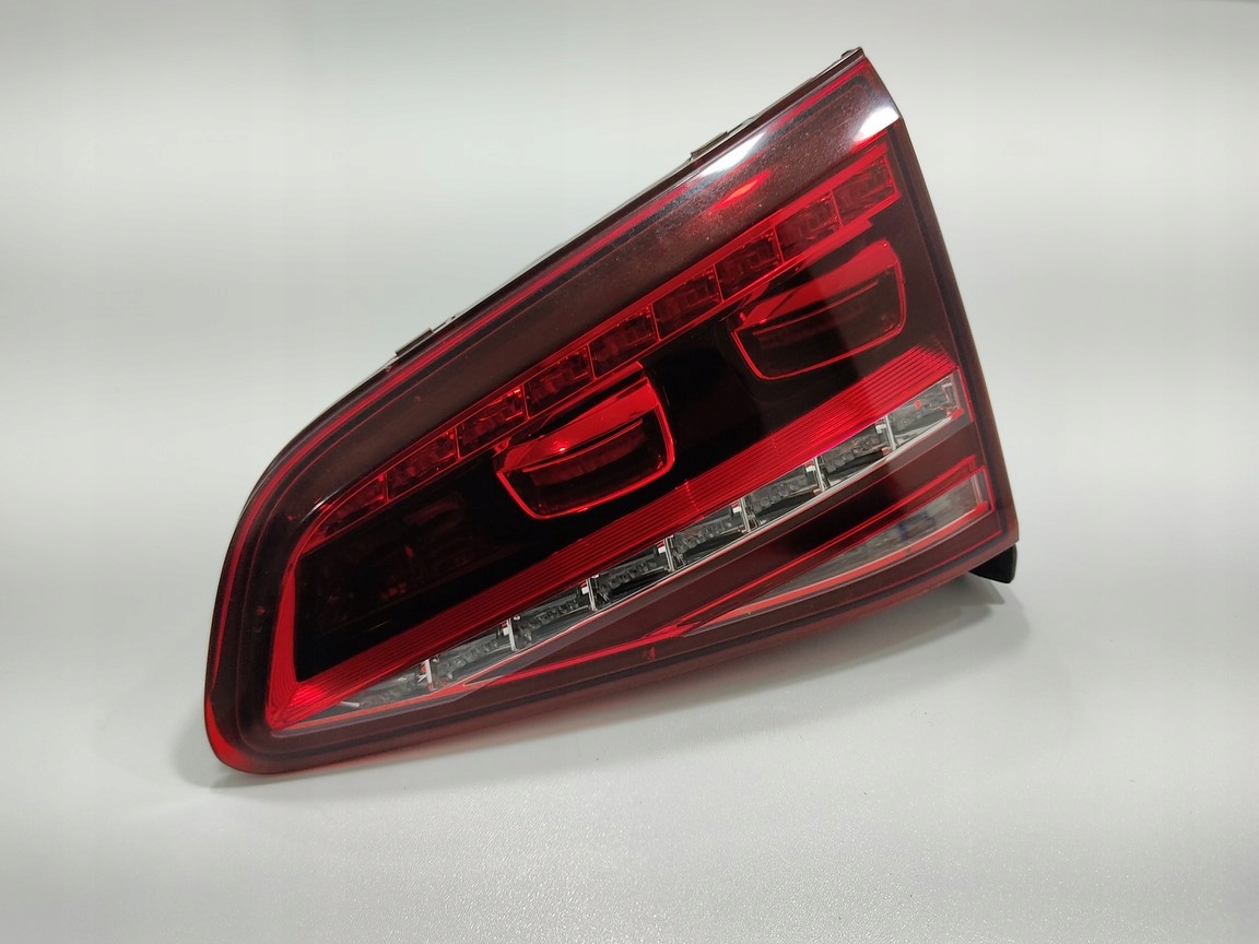 PRAVE ZADNE SVETLO V KAPOTE GOLF VII GTI 5G0945308F 2012-2016