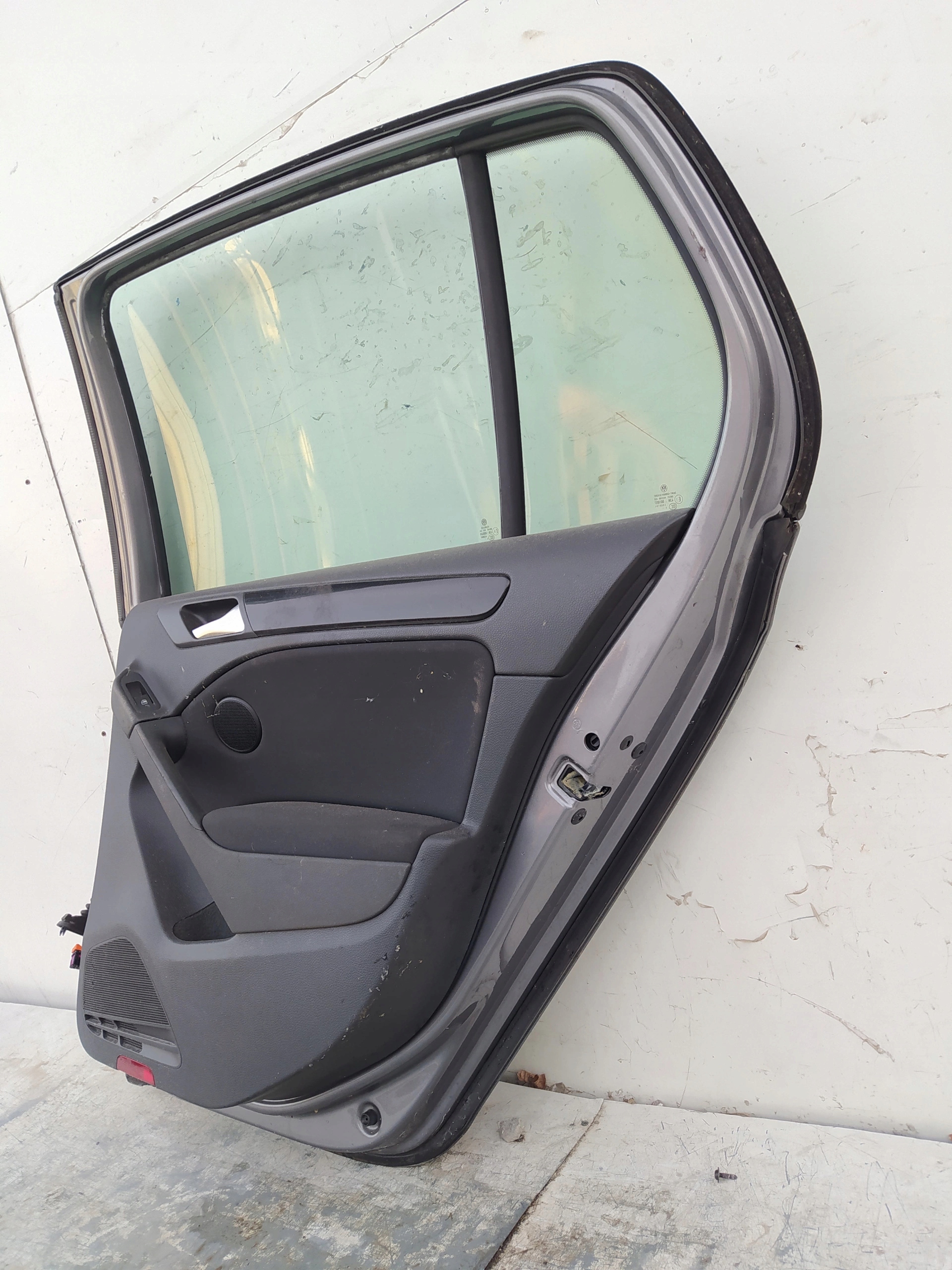 VW GOLF VI 6 HB PRAVE ZADNE DVERE