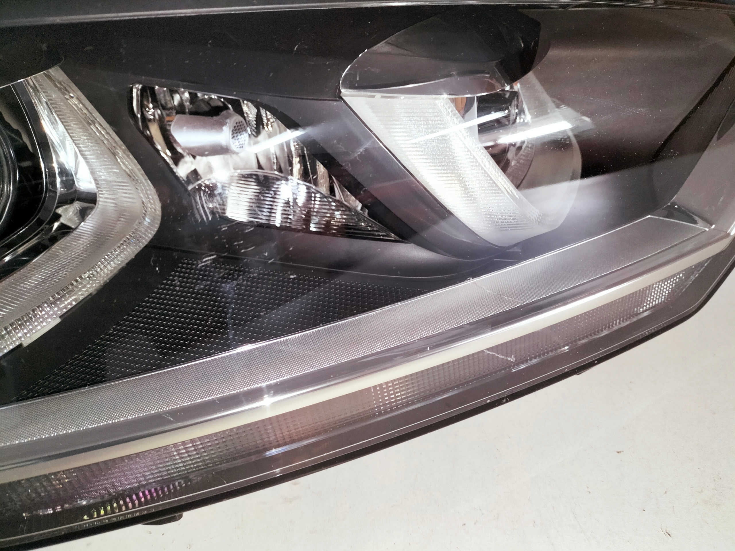 PRAVE PREDNE SVETLO VW GOLF VII SPORTSVAN 14-