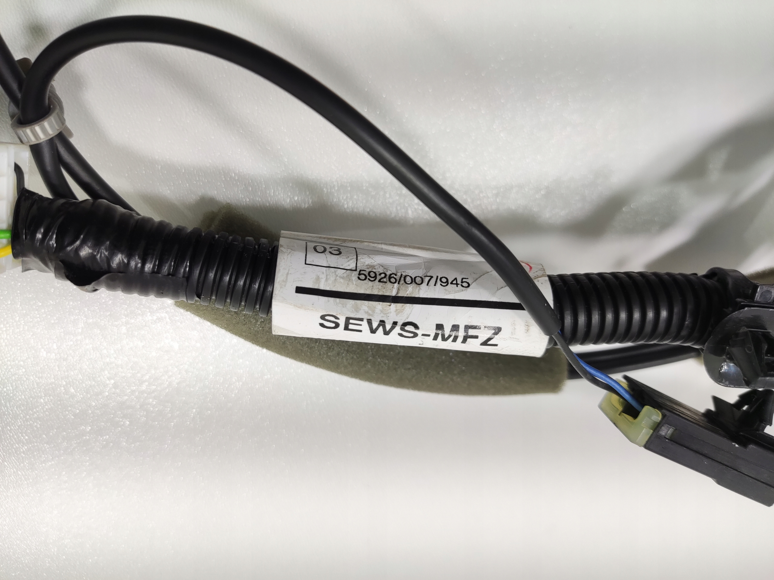 ZAMOK DVERE KLUCKA ĽAVÝ ZADNÝ ZADNÝ NISSAN NAVARA IV D23 NP300 2015-2022