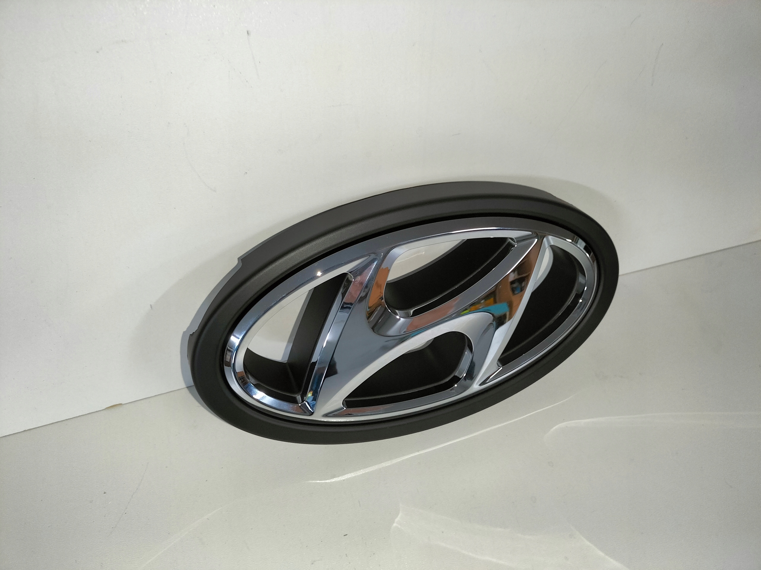 ZNAK EMBLEM PREDNEJ KAPOTY HYUNDAI I30 III LIFT 20-