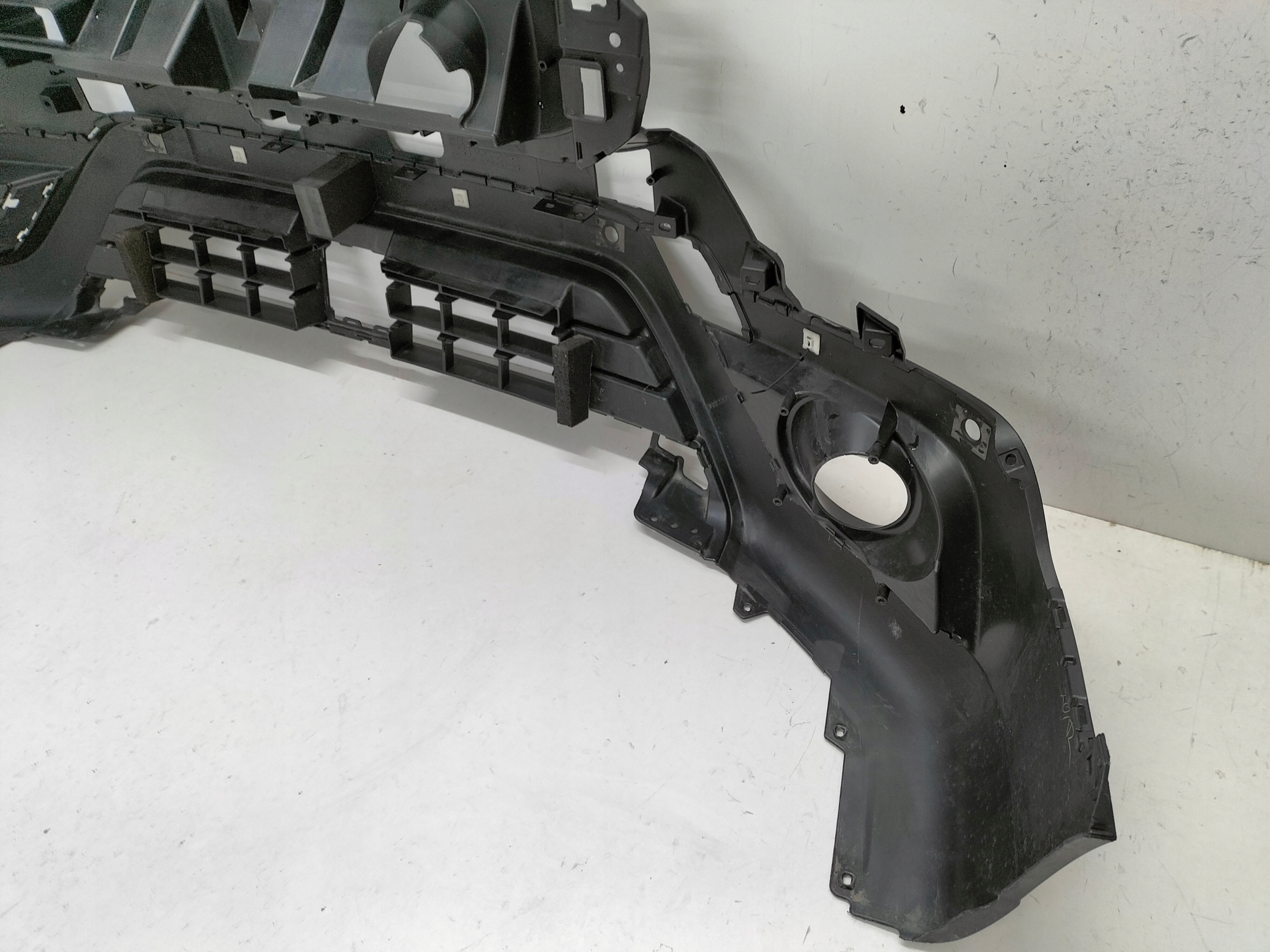 PREDNÝ NÁRAZNÍK SUZUKI SX4 S-CROSS LIFT 16-