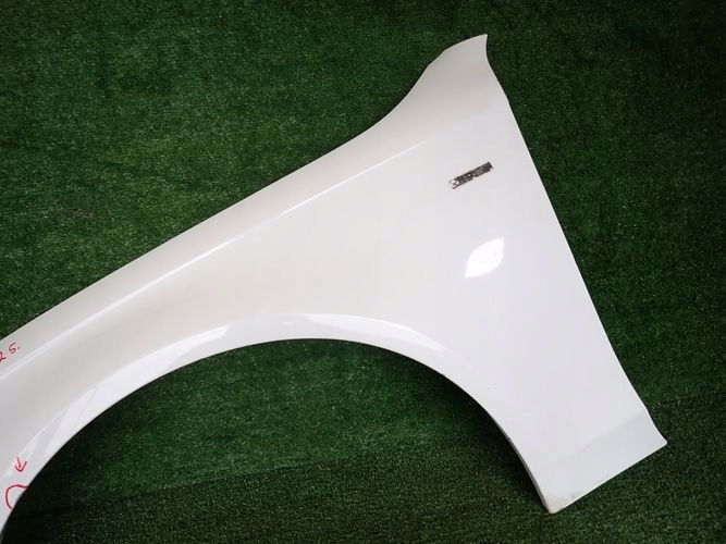 AUDI A4 B8 08-12 ĽAVÝ PREDNÝ BLATNÍK