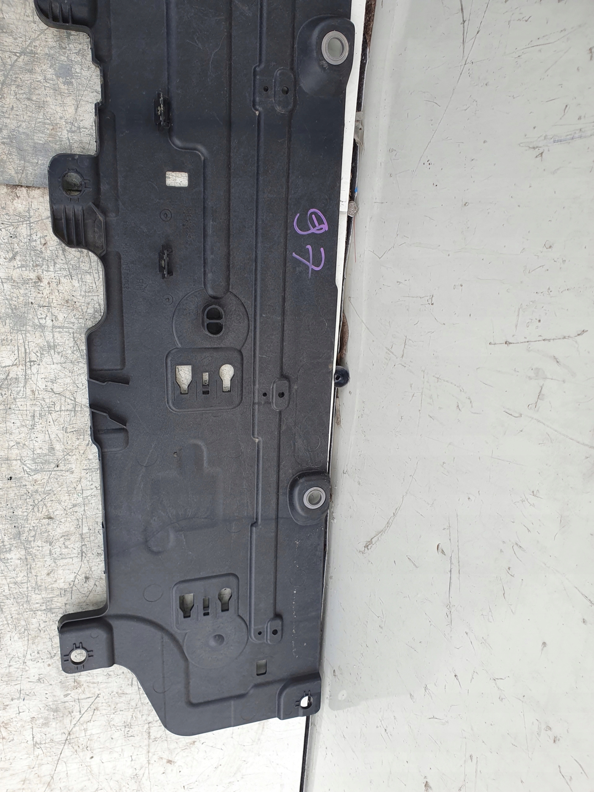 VOLVO V90 II KRYT PODVOZKU 31497352 PRAVA