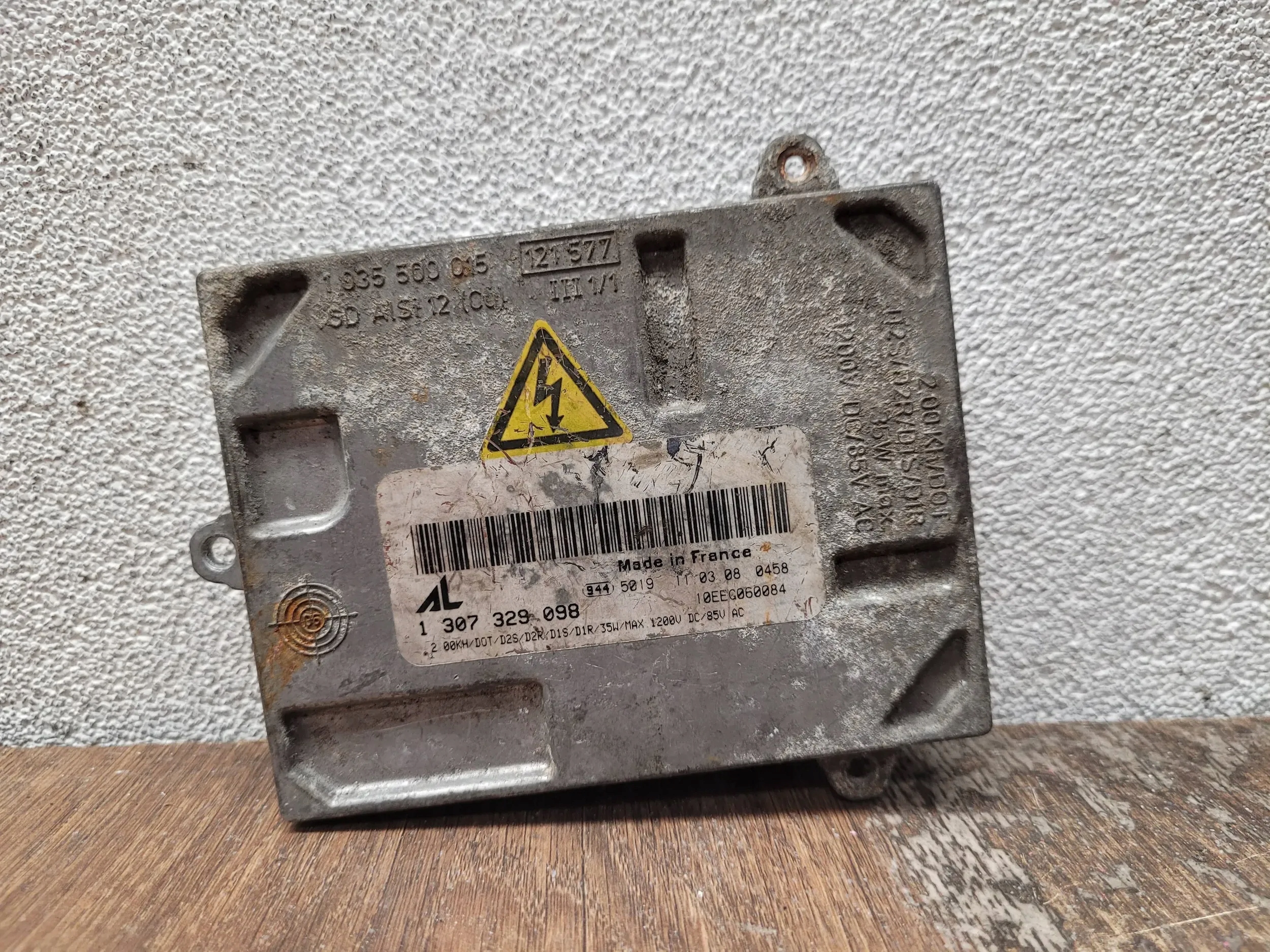 Volvo V50 1307329098 MENIČ NAPÄTIA XENONu
