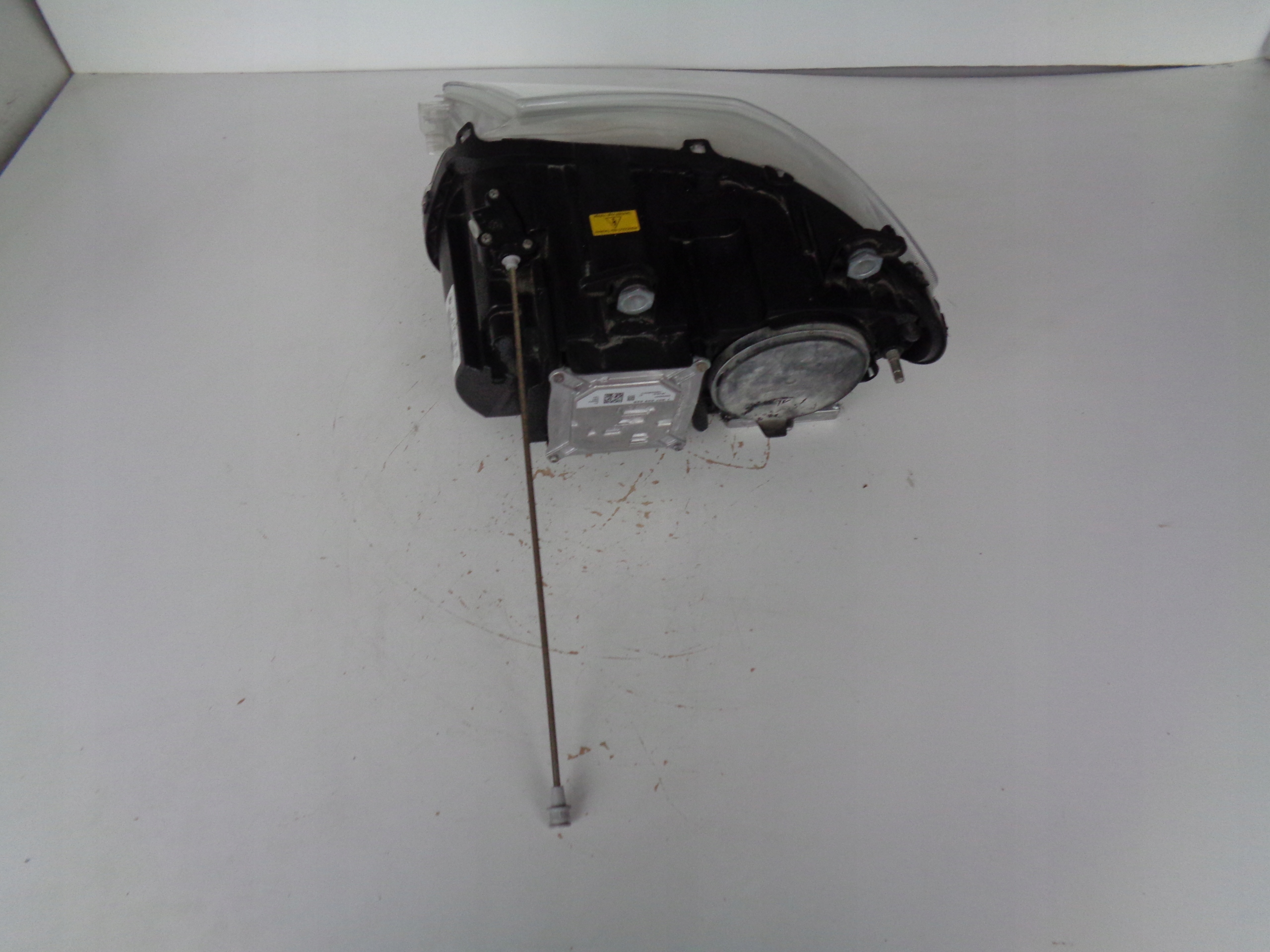 PRAVE PREDNE SVETLO MASERATI QUATTROPORTE V XENON LED