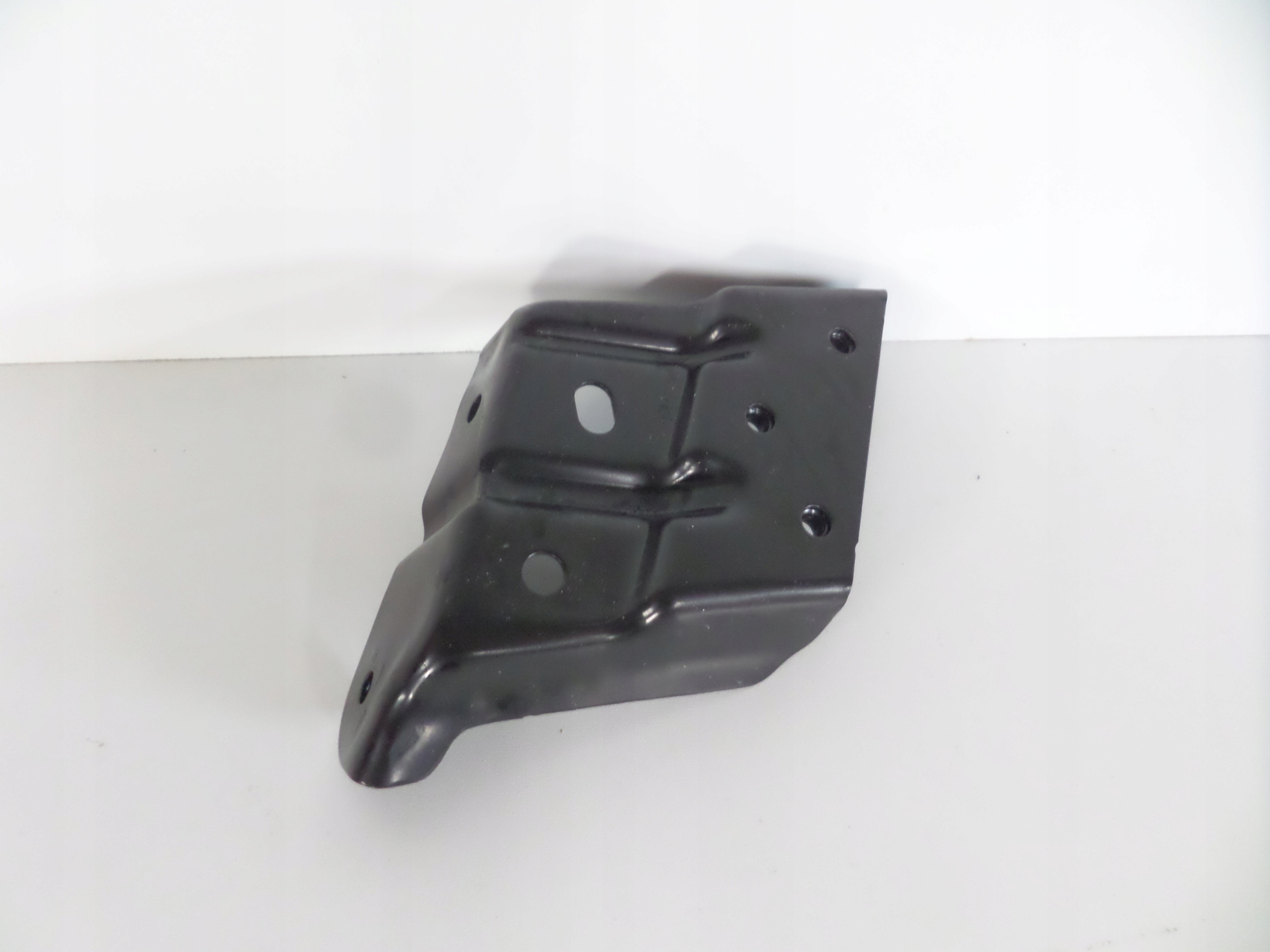 DRZIAK LAVEHO PREDNEHO BLATNIKA VW TOUAREG II 10-