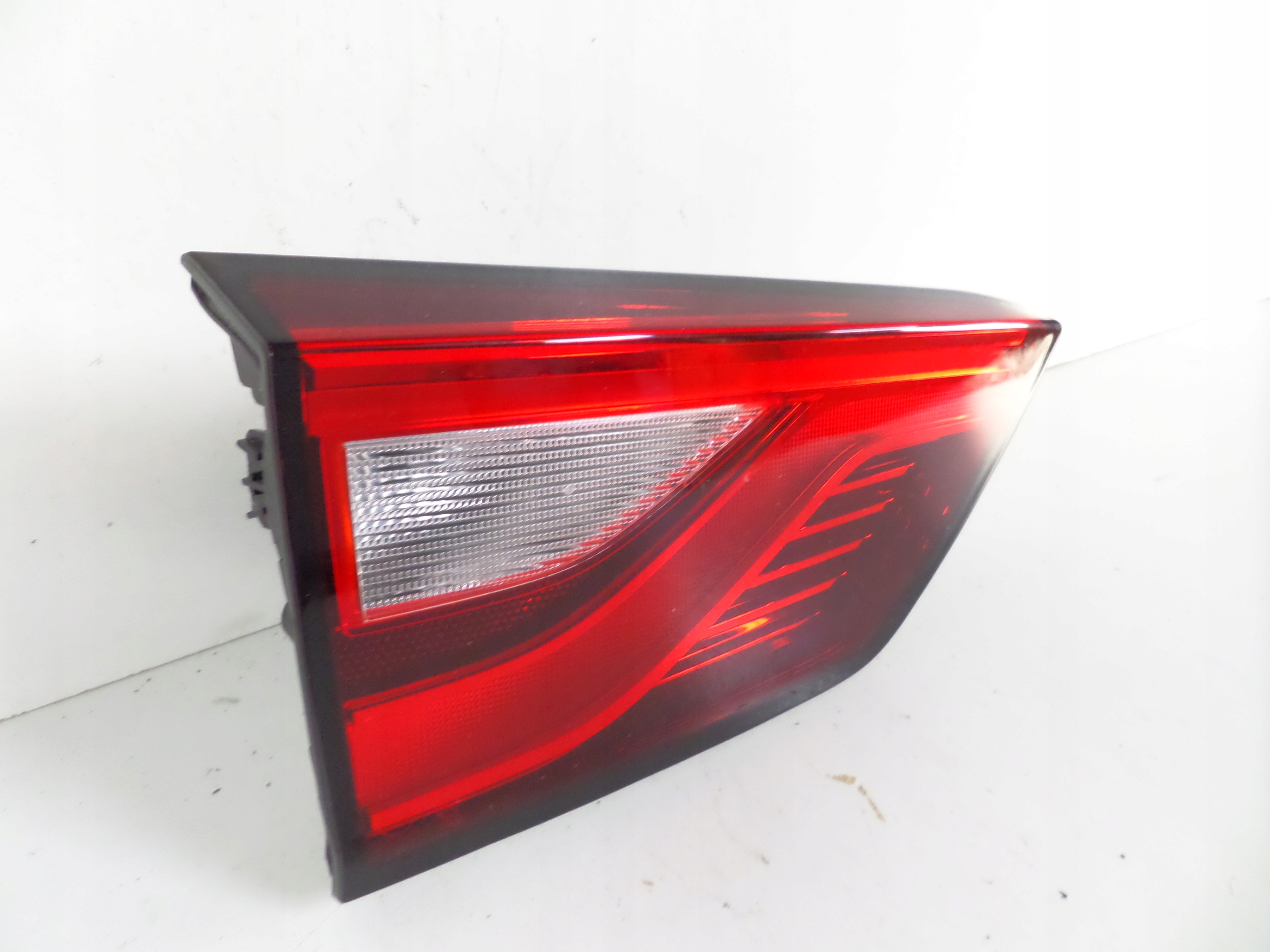 LAVE ZADNE SVETLO MG ZS 17-