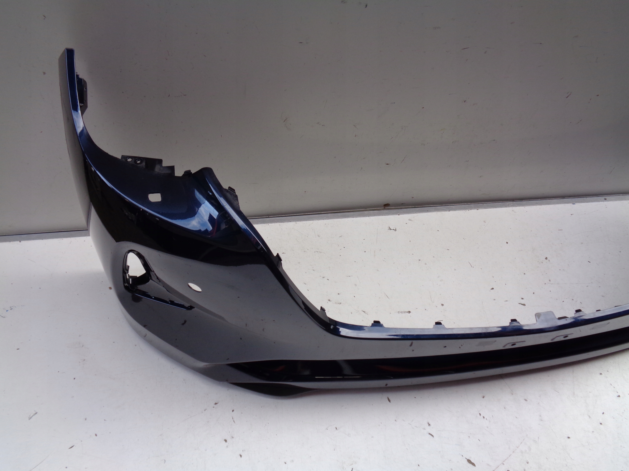 PREDNÝ NÁRAZNÍK MAZDA CX60 22- NR 37460