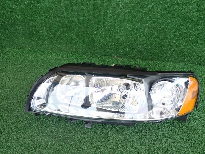 VOLVO V70 XC70 LIFT LAVE PREDNE SVETLO