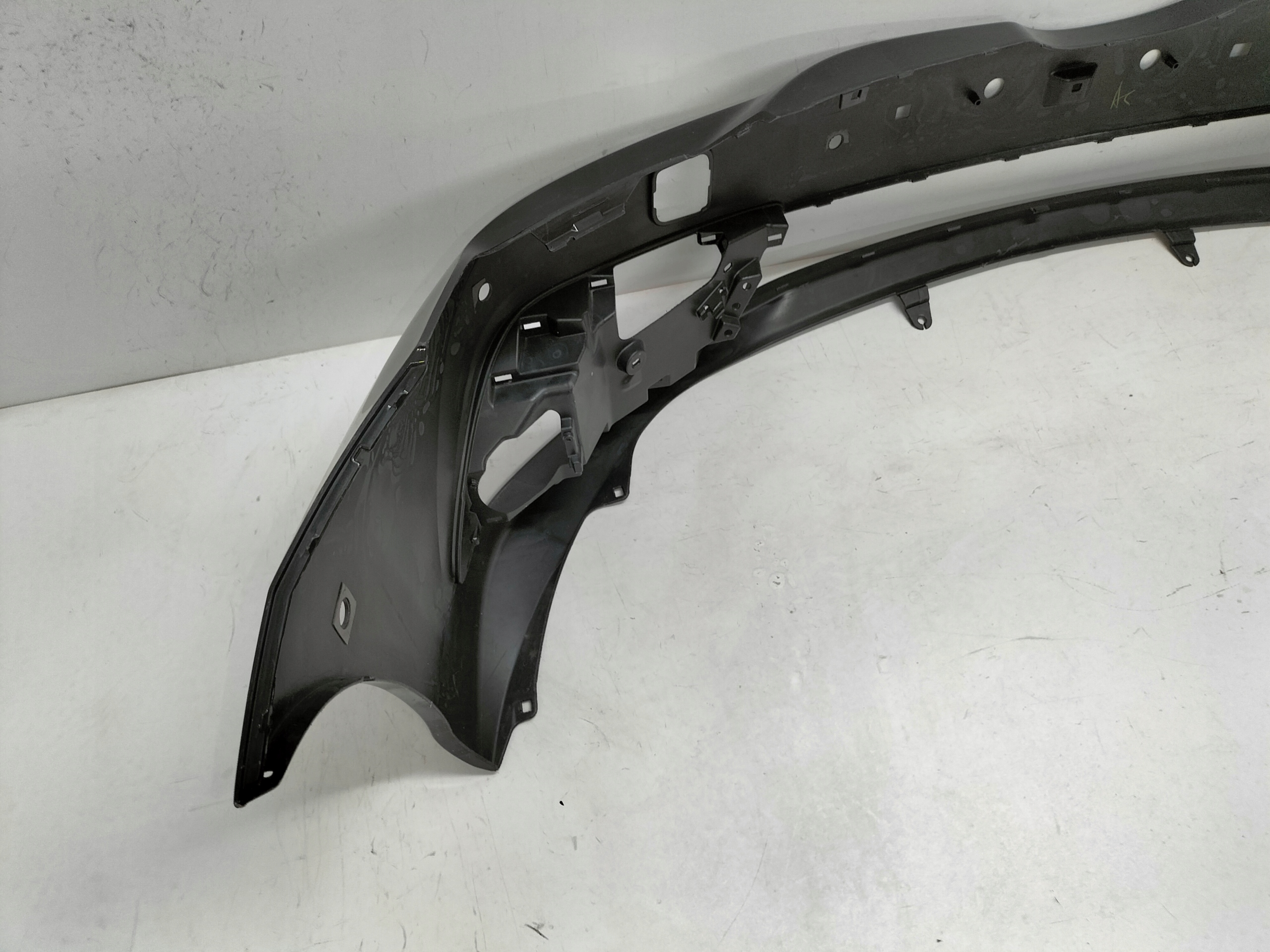 PREDNÝ NÁRAZNÍK TOYOTA AURIS II LIFT 15-