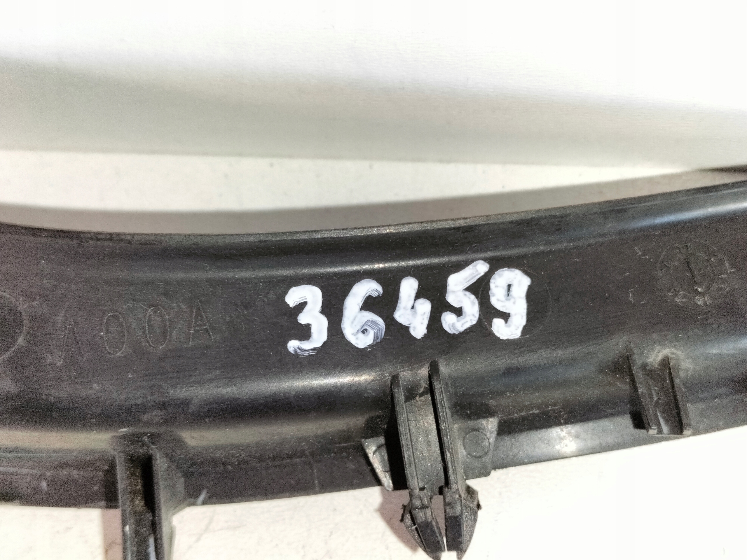 KRYTKA ZASLEPKA CELNEHO SKLA PRAVA MITSUBISHI SPACE STAR II 13-