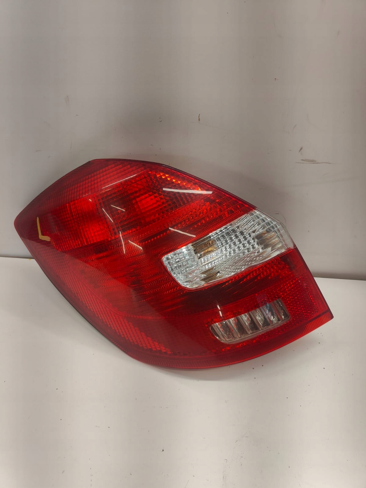 Skoda fabia II kombi LAVE ZADNE SVETLO 5j6945095 VERZIA uk