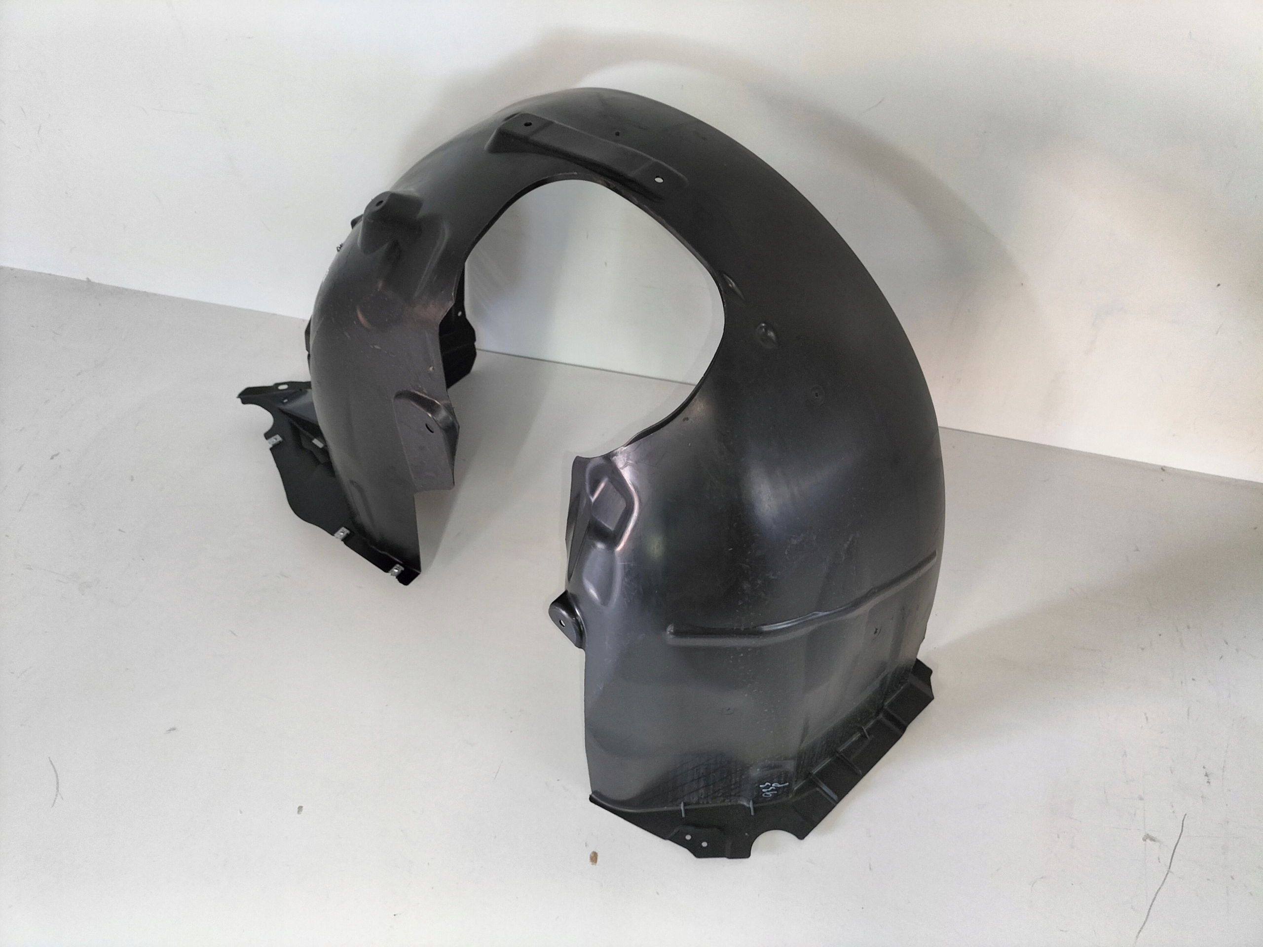 PRAVY PREDNY PODBLATNIK AUDI A3 8Y 20-