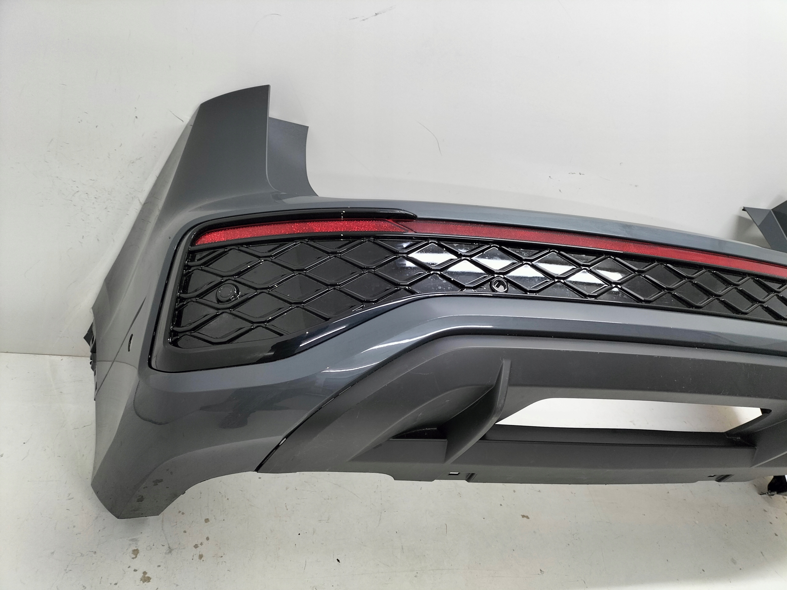 ZADNÝ NÁRAZNÍK VW TAYRON 24- R-LINE