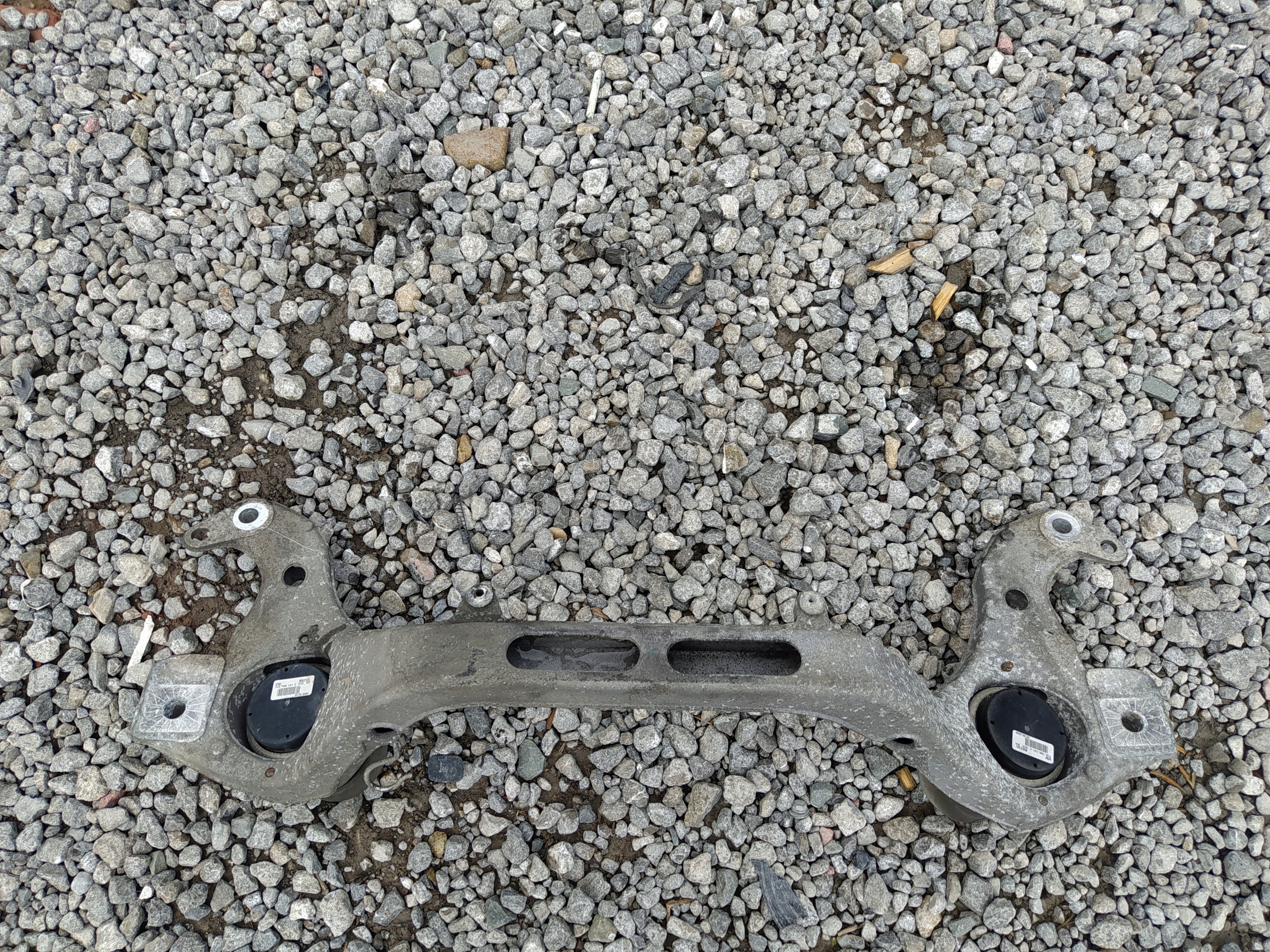 VW TOUAREG 7L6 2.5 PRIEČKA POD MOTOR 7l6199207