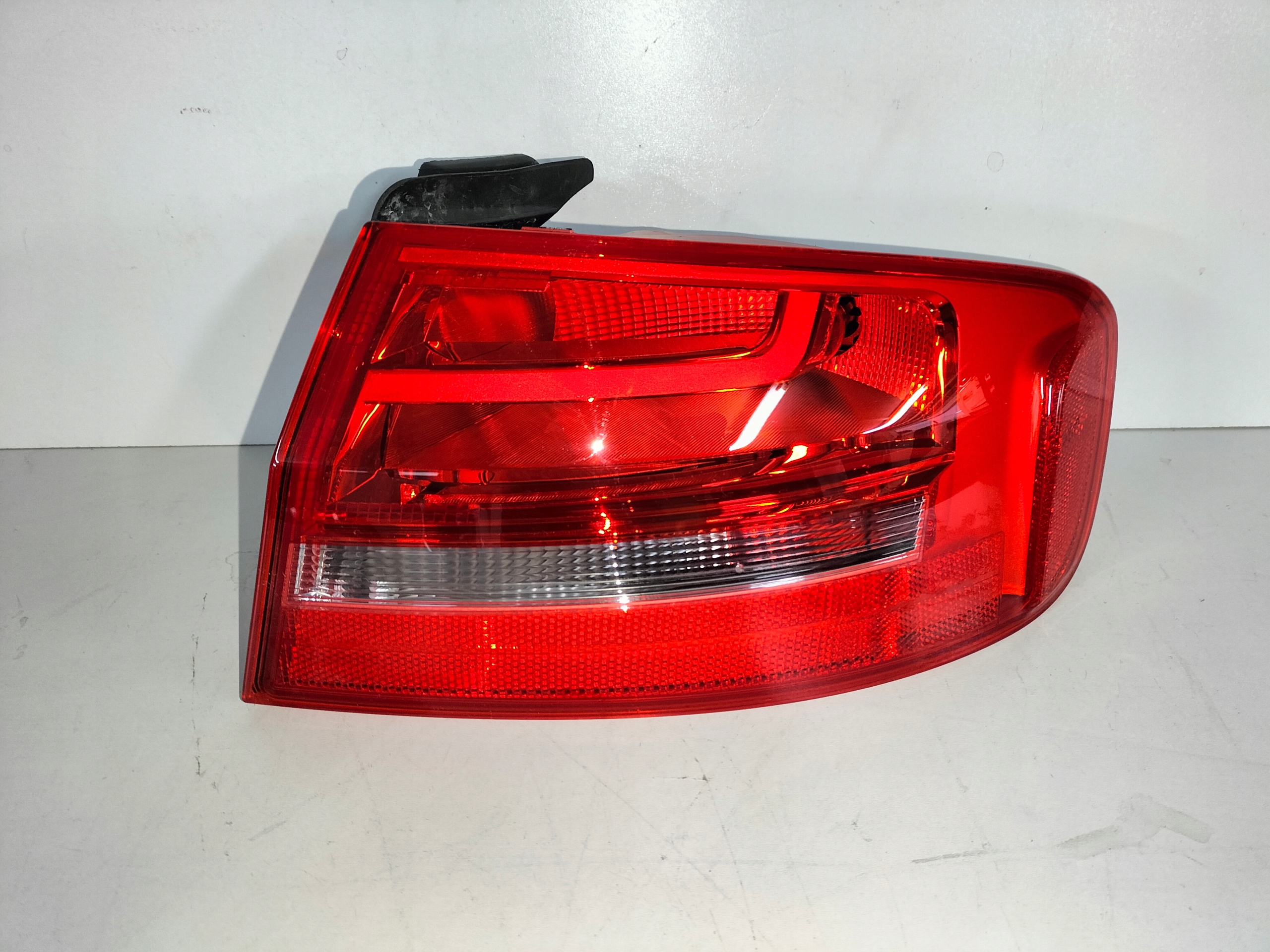 PRAVE ZADNE SVETLO AUDI A4 B8 LIFT 11- SEDAN