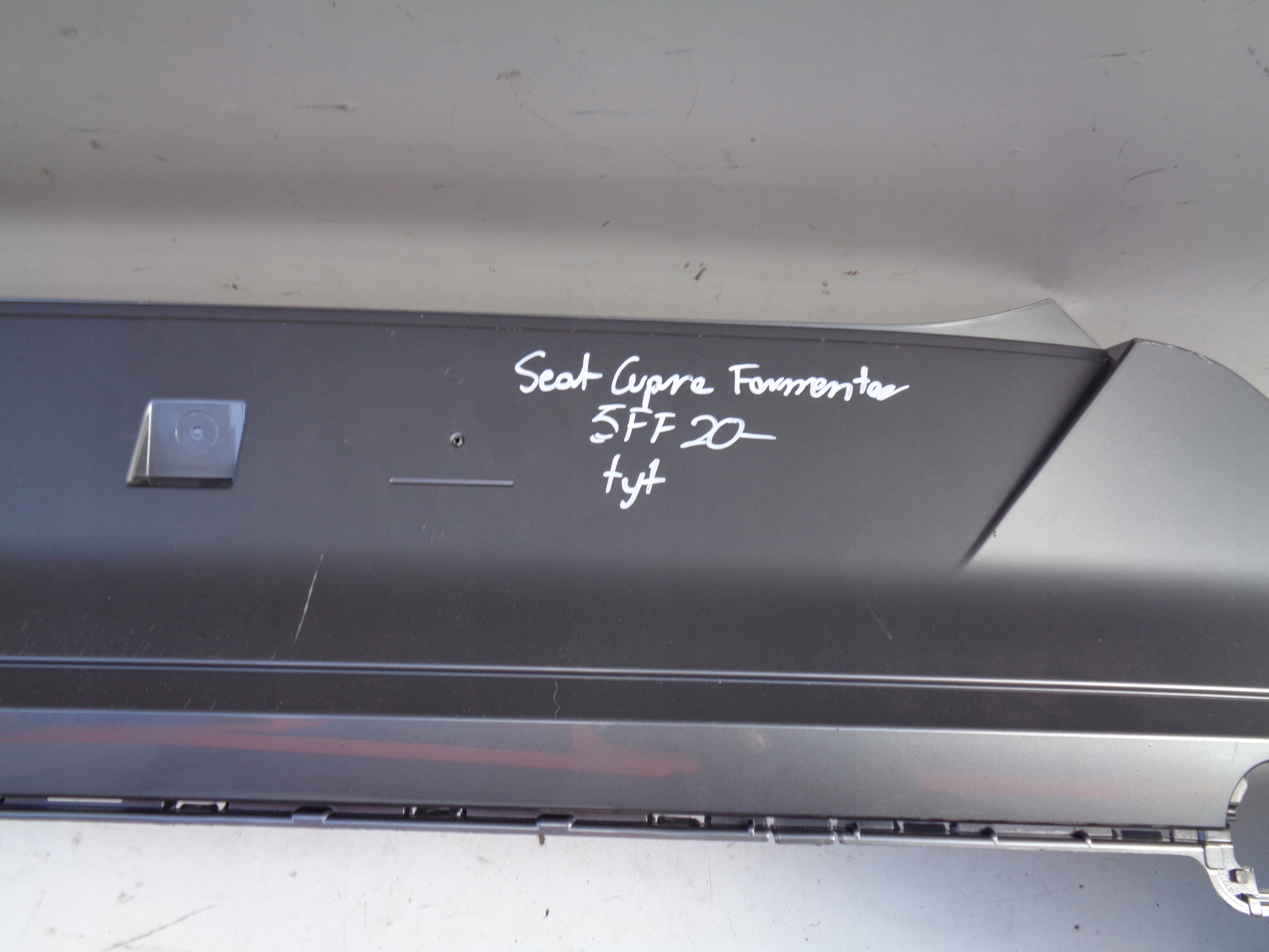 DRZIAK ZADNEHO NARAZNIKA SEAT CUPRA FORMENTOR 5FF