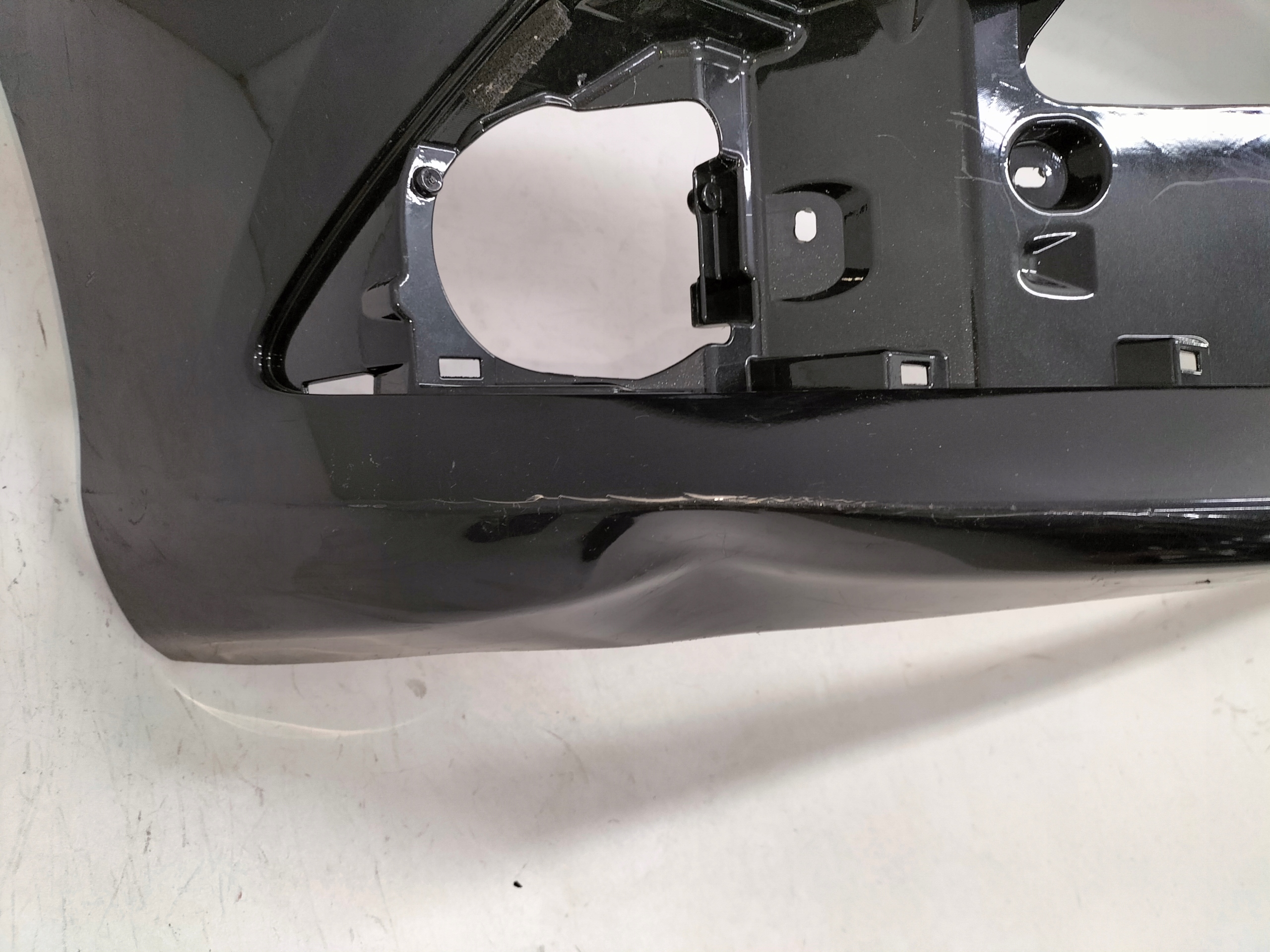 PREDNÝ NÁRAZNÍK TOYOTA AURIS II LIFT 15-