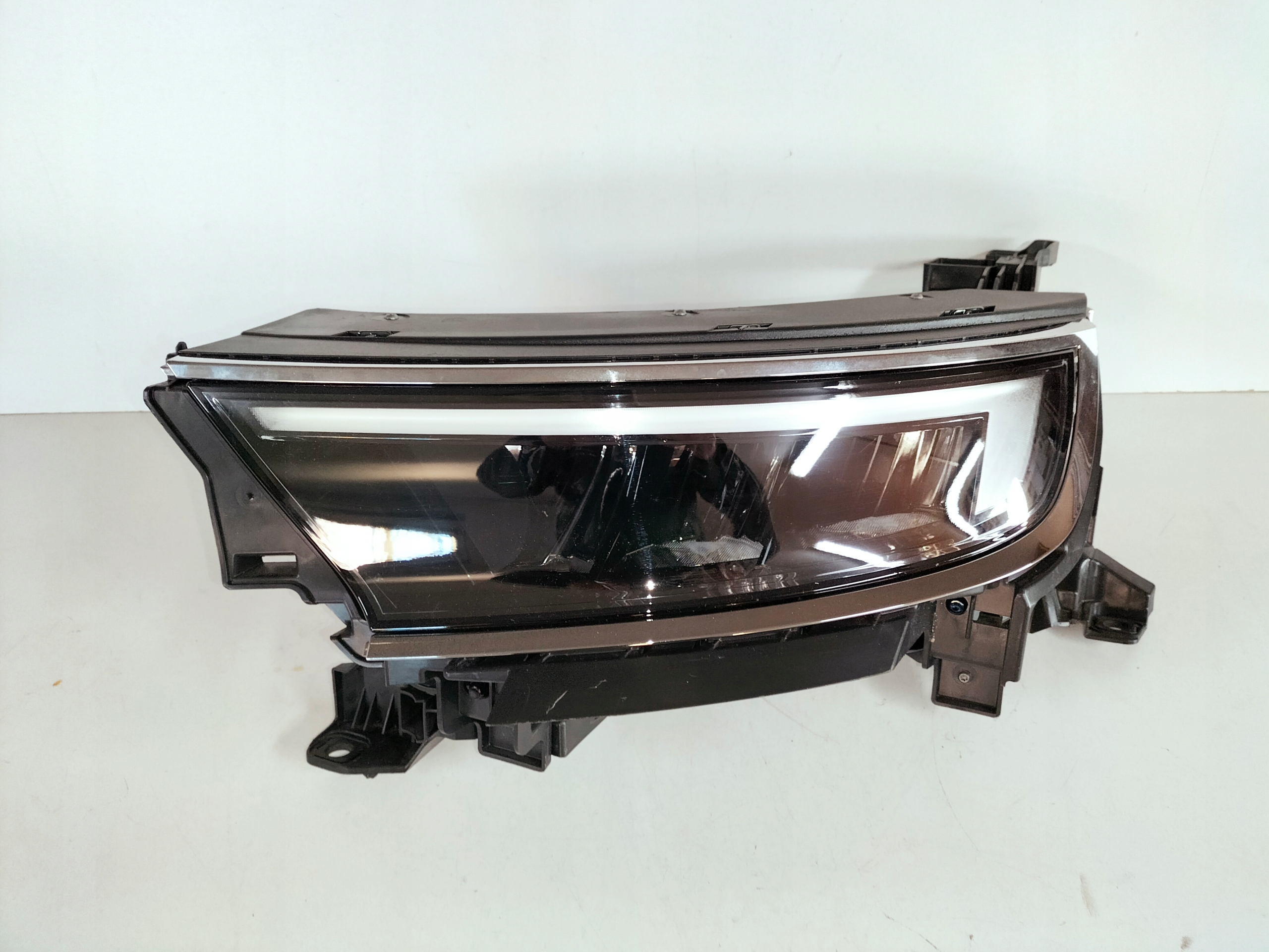 LAVE PREDNE SVETLO OPEL MOKKA II B 20- LED