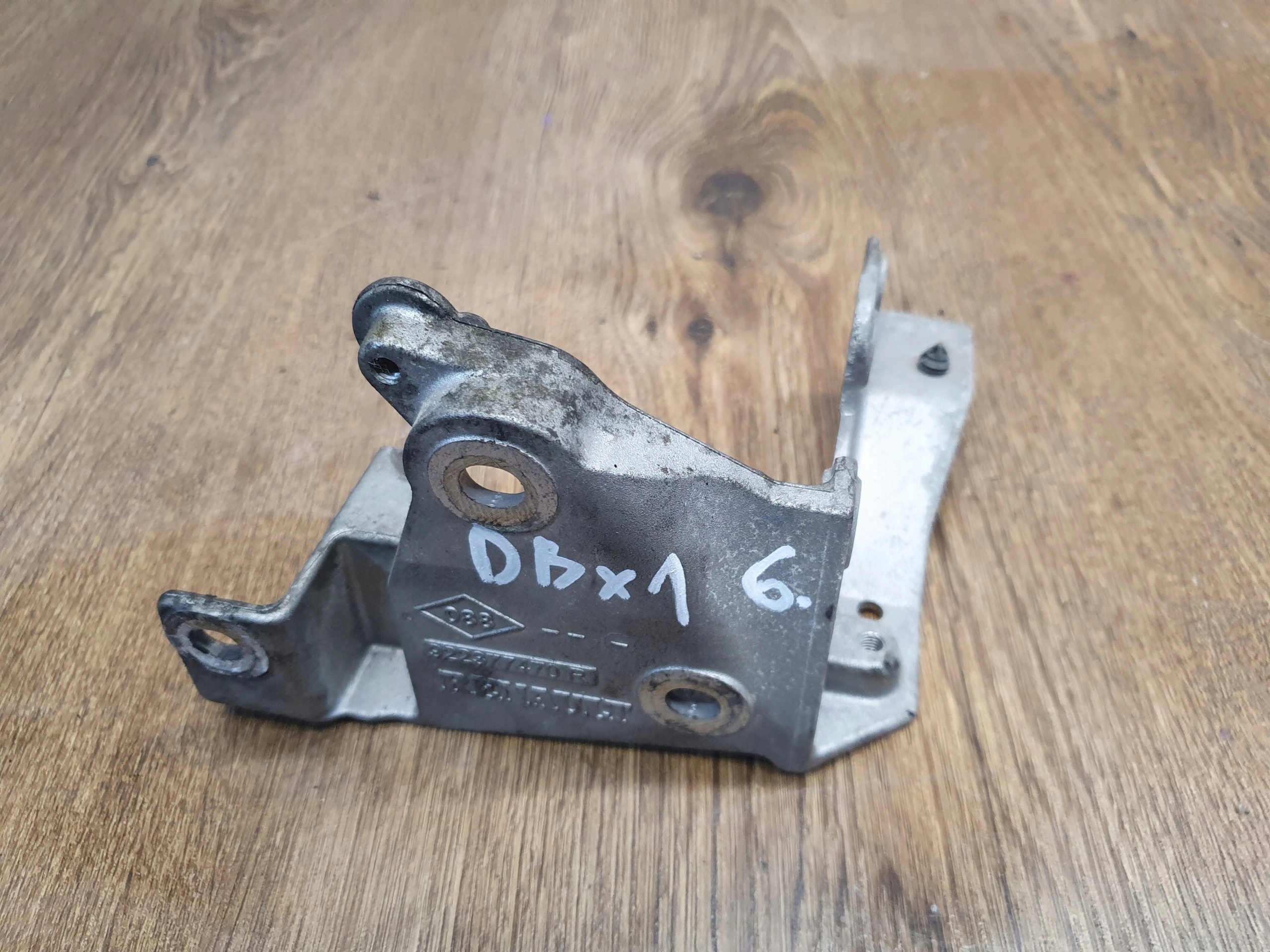 NAVARA D23 2.3 DCI DRŽIAK VODNEJ PUMPY 922377470R