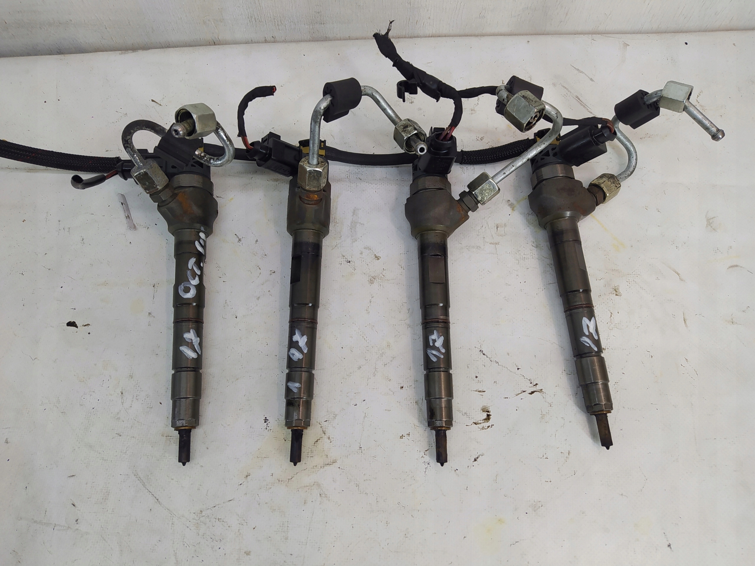 SKODA OCTAVIA III 1.6 TDI VSTREKOVACIA TRYSKA 0445110477 04L130277AJ