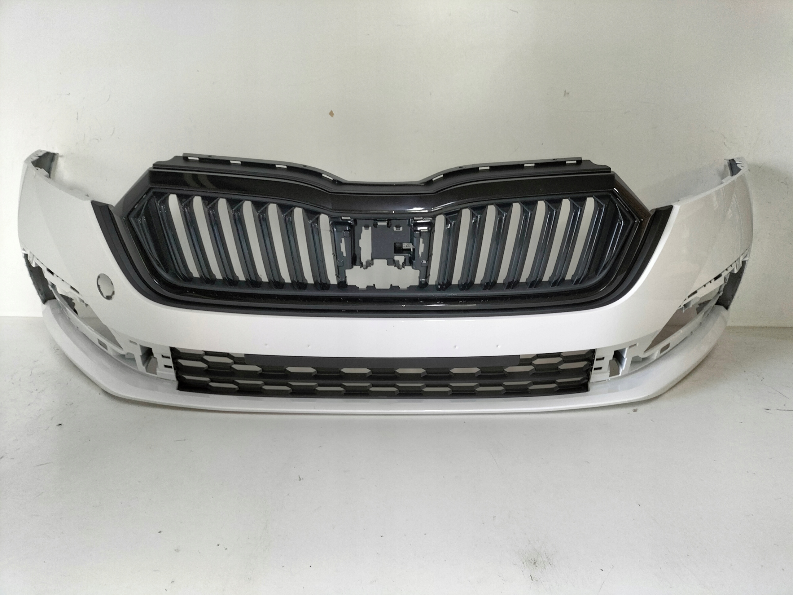 PREDNÝ NÁRAZNÍK SKODA OCTAVIA 4 IV 19-