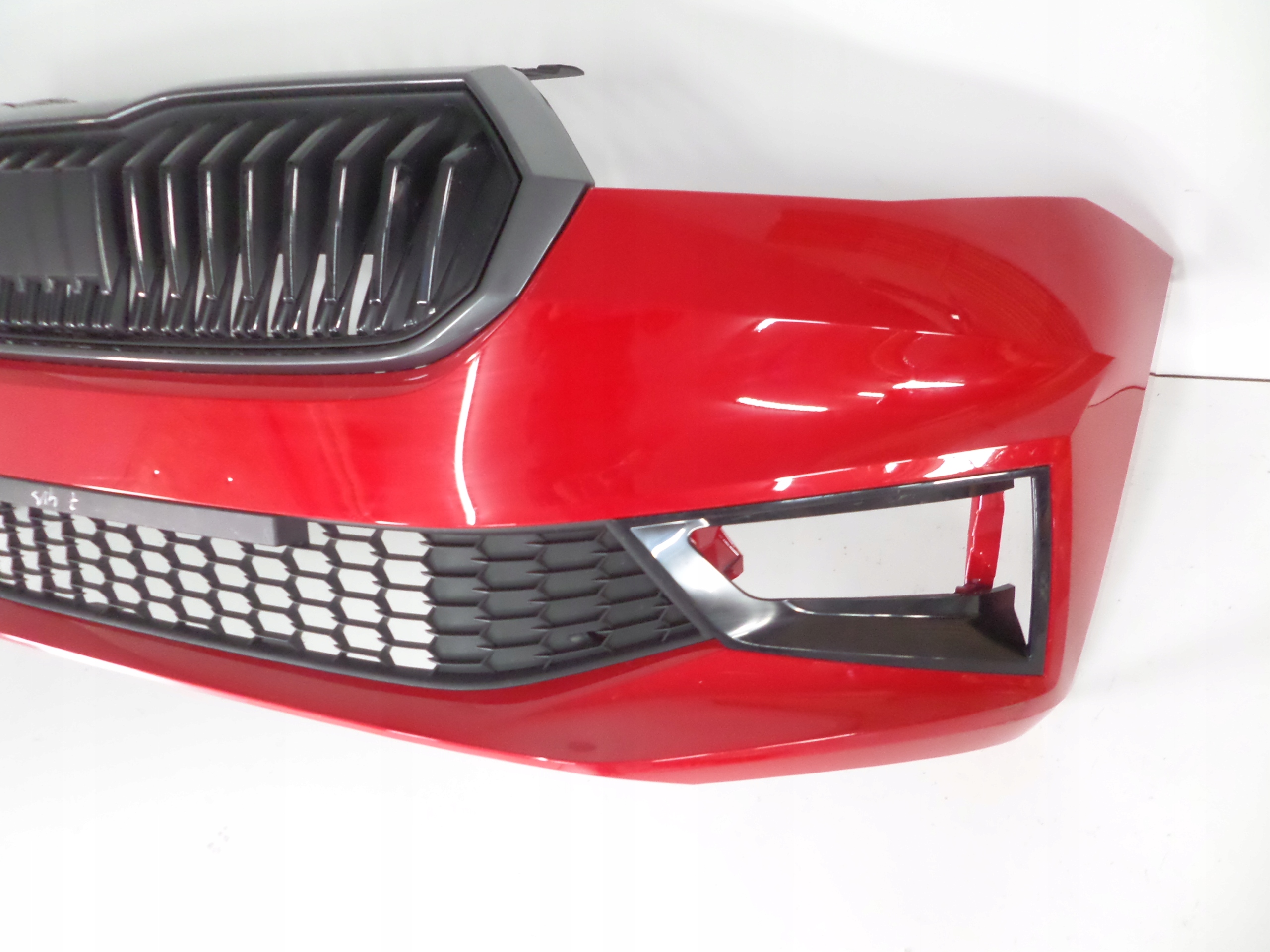 PREDNÝ NÁRAZNÍK SKODA FABIA 4 IV 6VA 21-