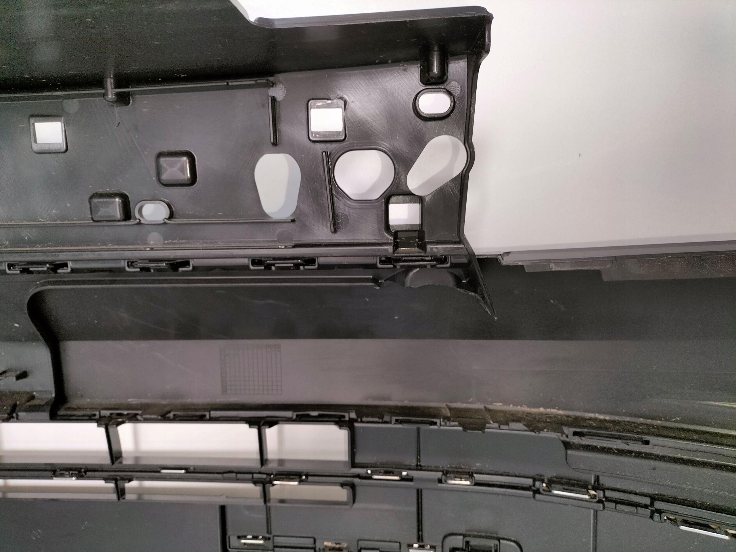 PREDNÝ NÁRAZNÍK VW TIGUAN III 571 24-