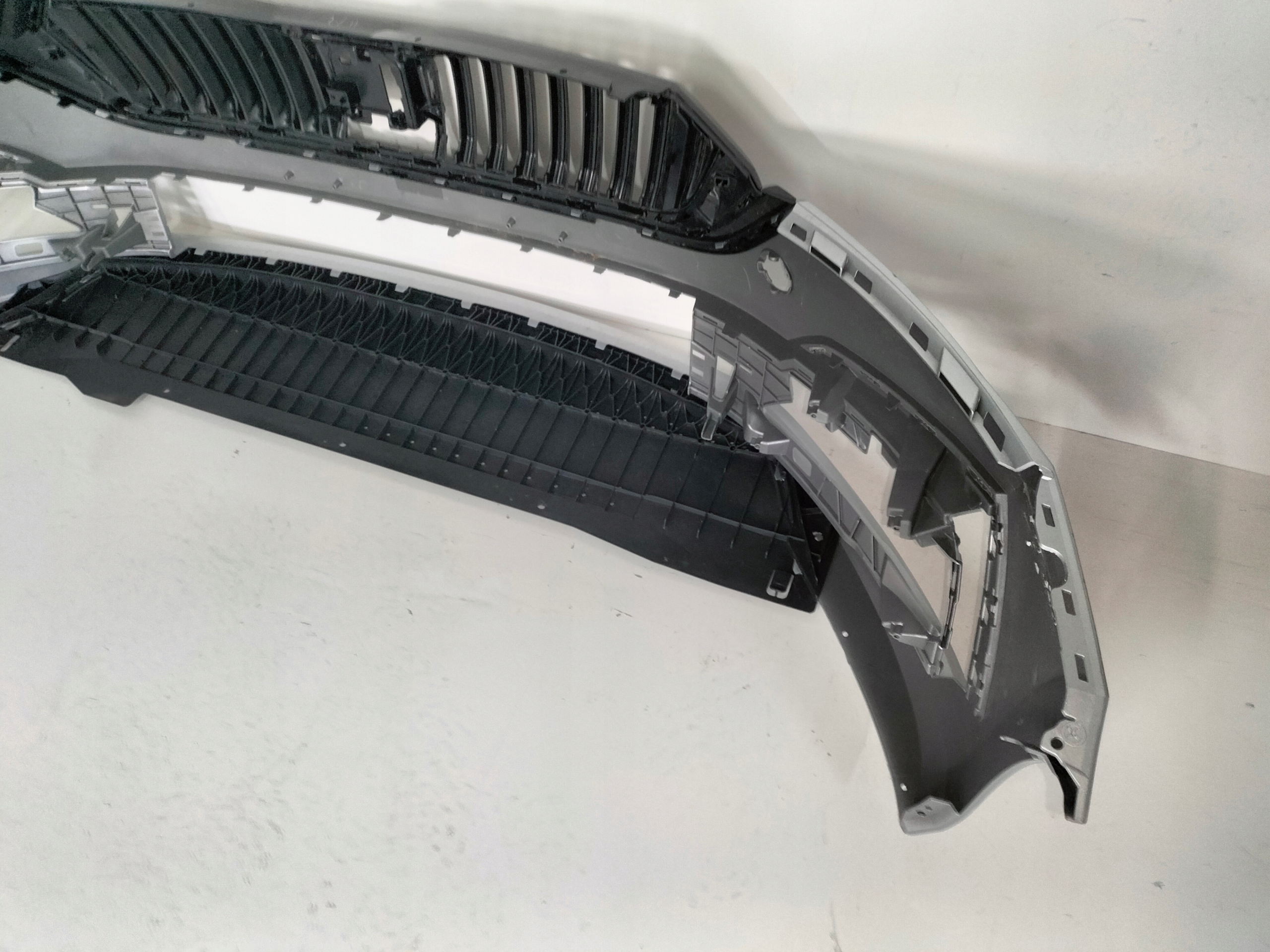 PREDNÝ NÁRAZNÍK SKODA OCTAVIA 4 IV 19-