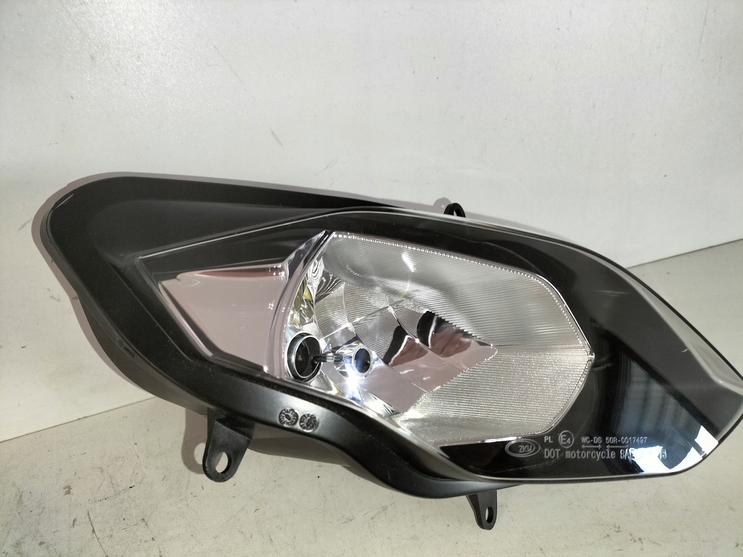 PRAVE PREDNE SVETLO MOTOR BMW K54 R1200RS 15-19