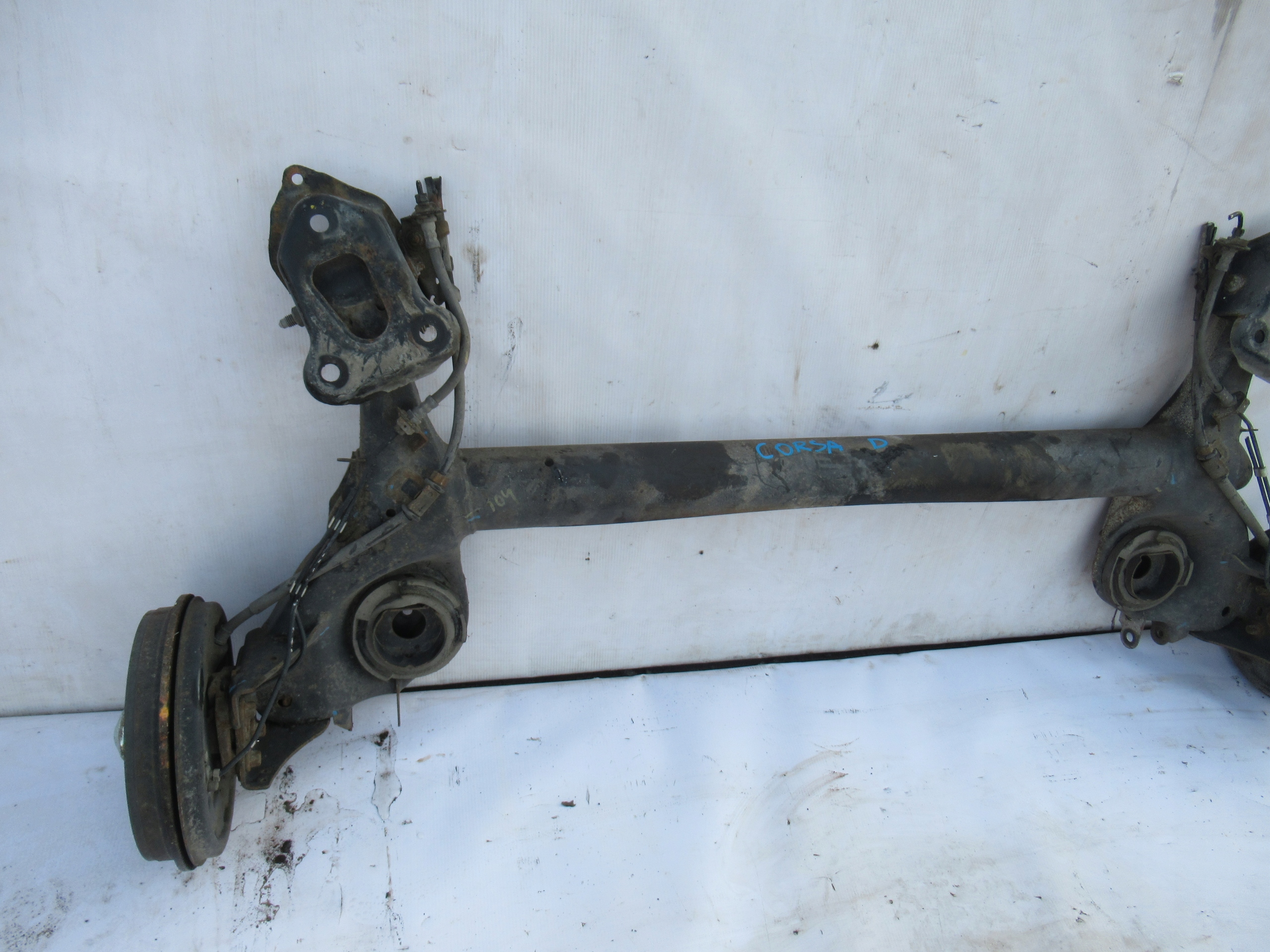 ZADNÁ NÁPRAVA OPEL CORSA D