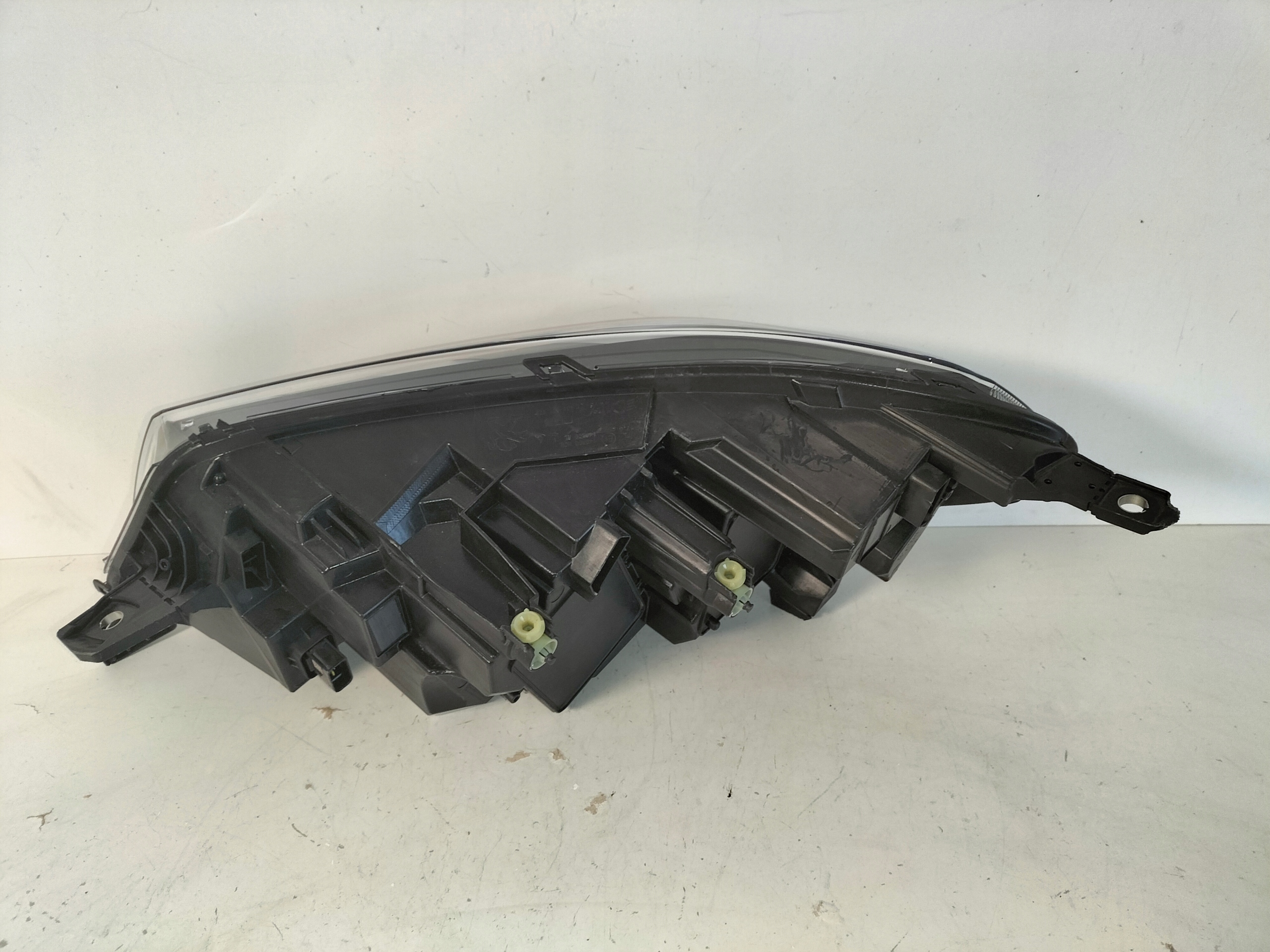 PRAVE PREDNE SVETLO PEUGEOT EXPERT IV 24- FULL LED