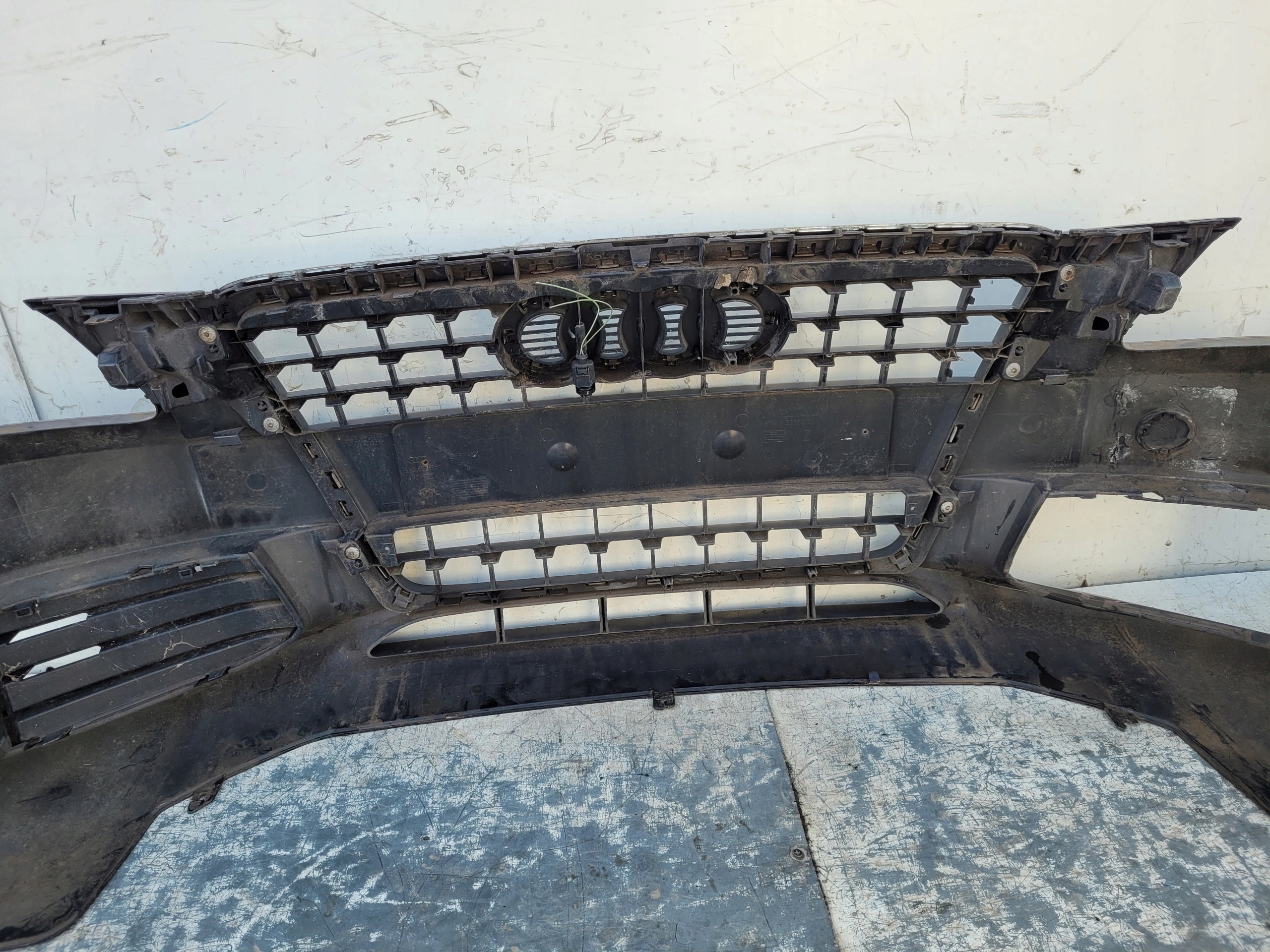 AUDI A4 B8 PREDNÝ NÁRAZNÍK