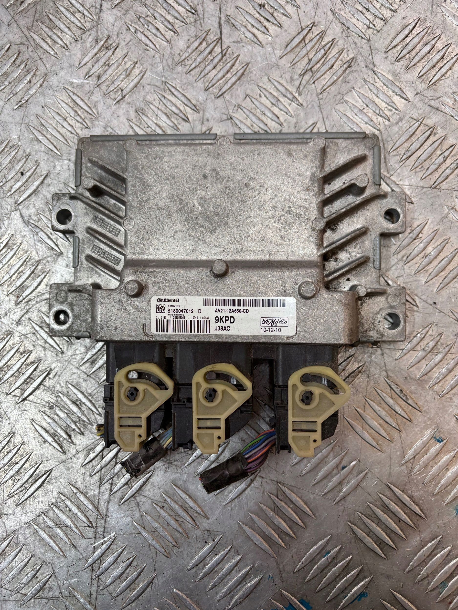 RIADIACA JEDNOTKA MOTORA FORD FIESTA MK7 1.25 AV21-12A650-CD