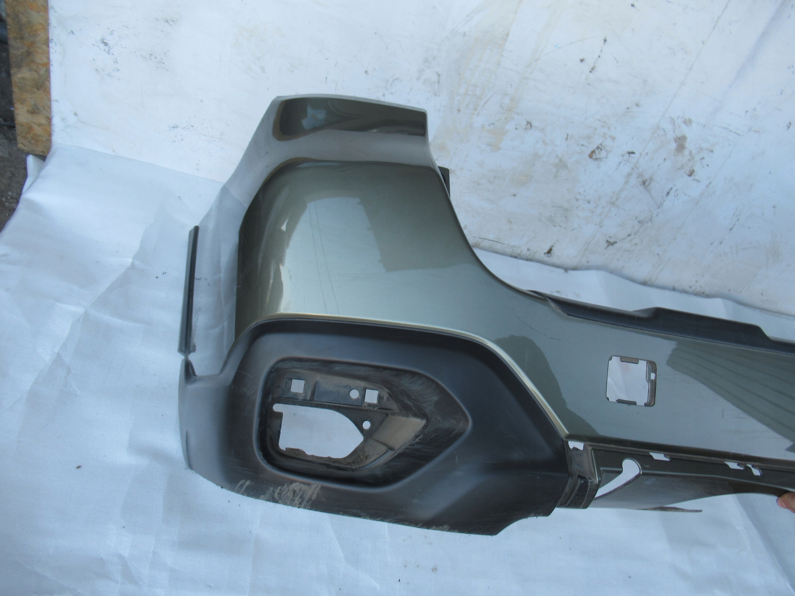 ZADNÝ NÁRAZNÍK SUBARU LEGACY 15-