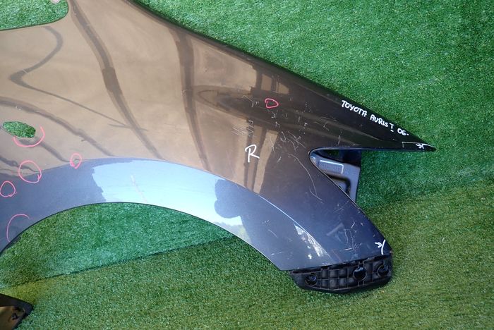 TOYOTA AURIS 06- PRAVY PREDNY BLATNIK